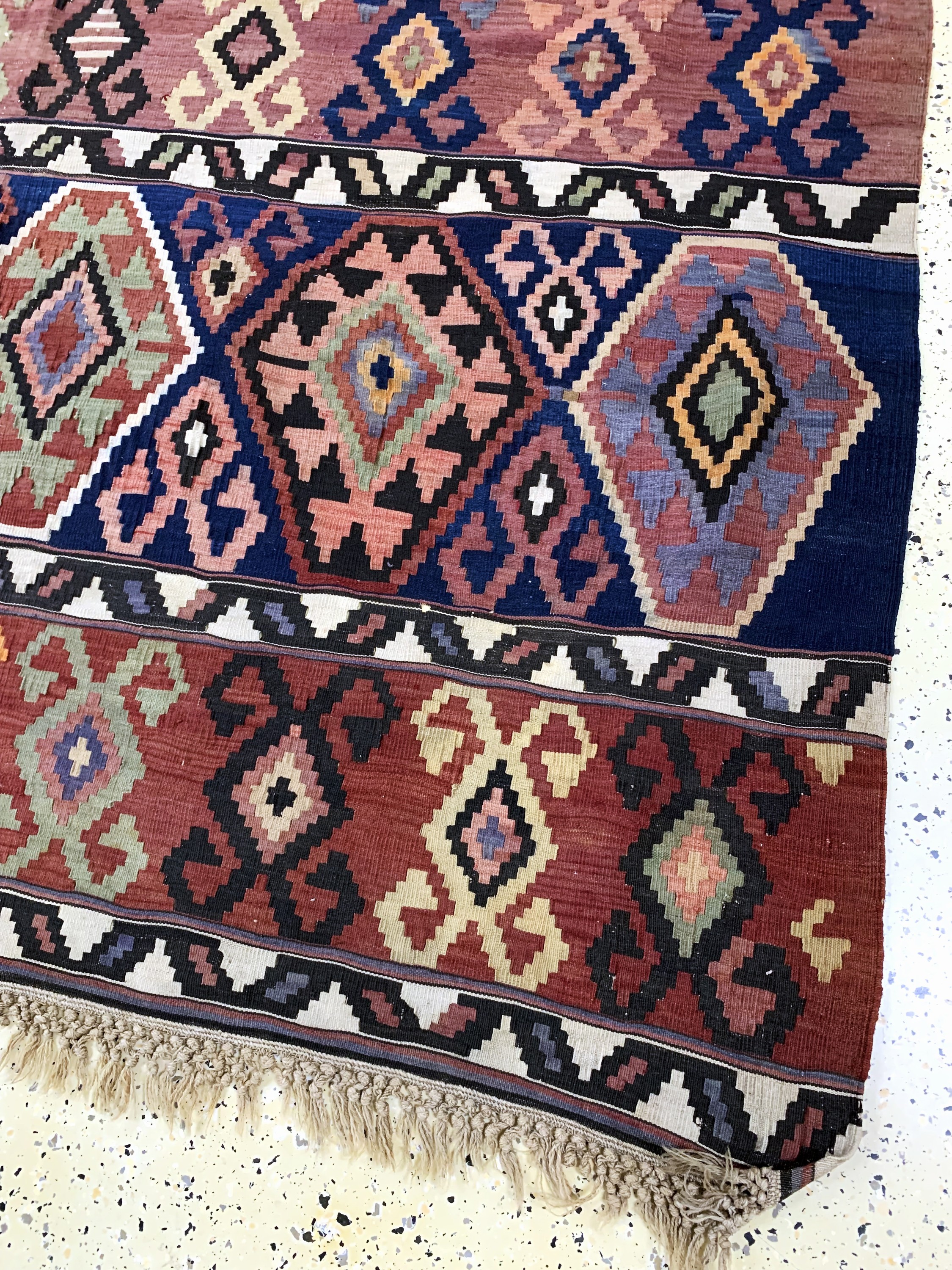 Detail a: "Kuba"Schirwan Kelim antik, Kaukasus, 19.Jhd, Wolle auf Wolle, ca. 295 x 215 cm, EHZ: 2-3(kleine Löcher)