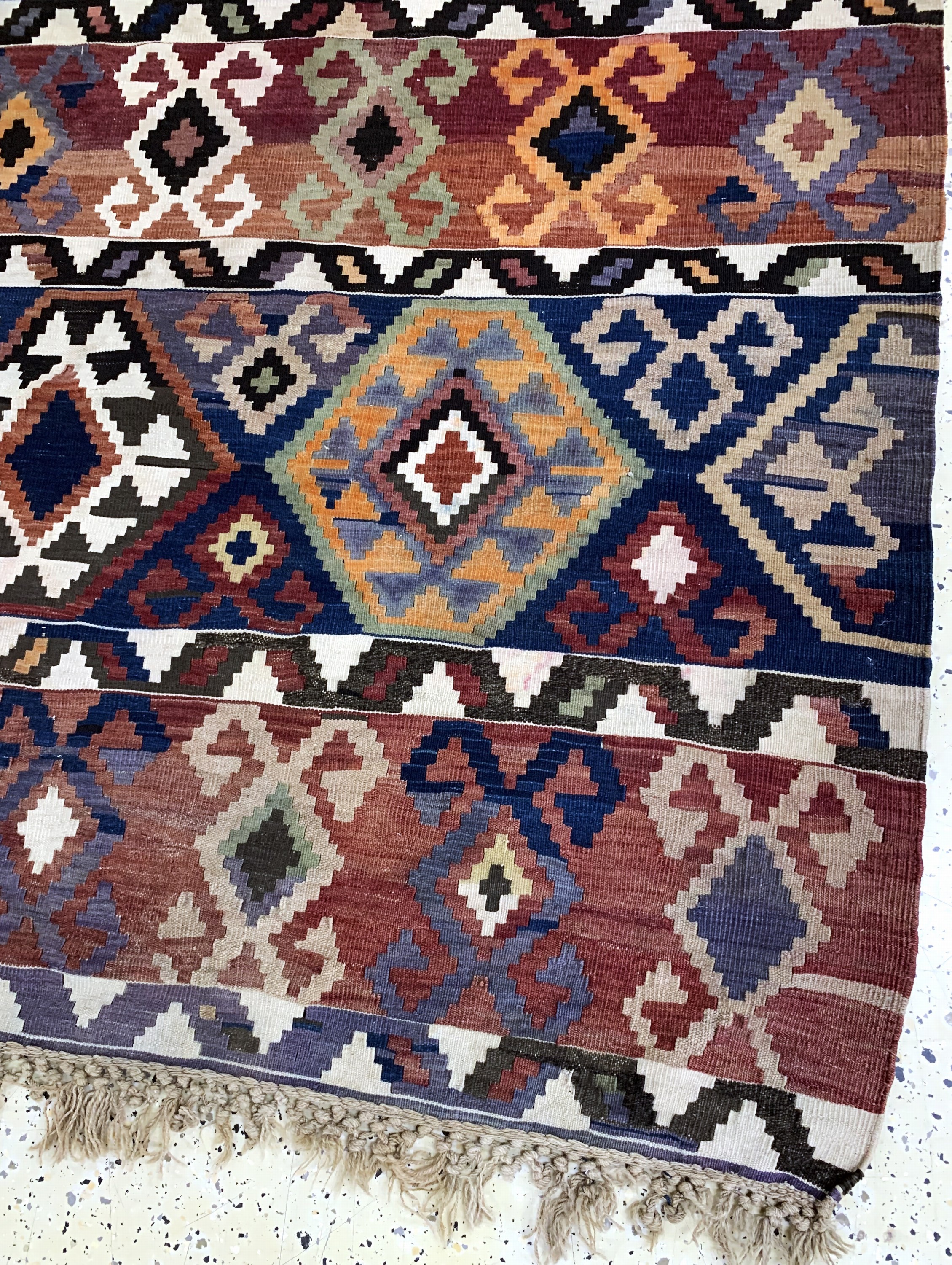 Detail f: "Kuba"Schirwan Kelim antik, Kaukasus, 19.Jhd, Wolle auf Wolle, ca. 295 x 215 cm, EHZ: 2-3(kleine Löcher)