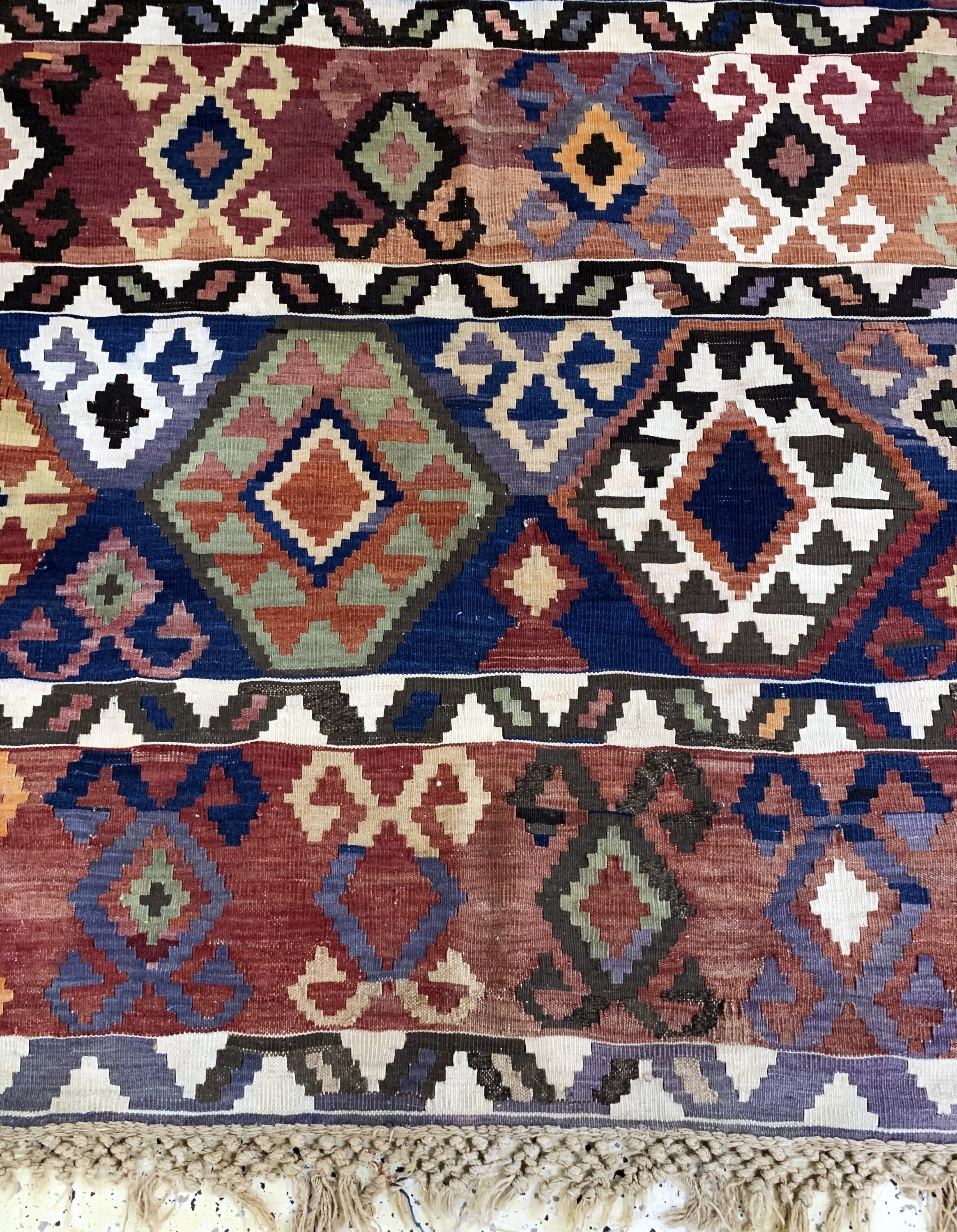 Detail g: "Kuba"Schirwan Kelim antik, Kaukasus, 19.Jhd, Wolle auf Wolle, ca. 295 x 215 cm, EHZ: 2-3(kleine Löcher)