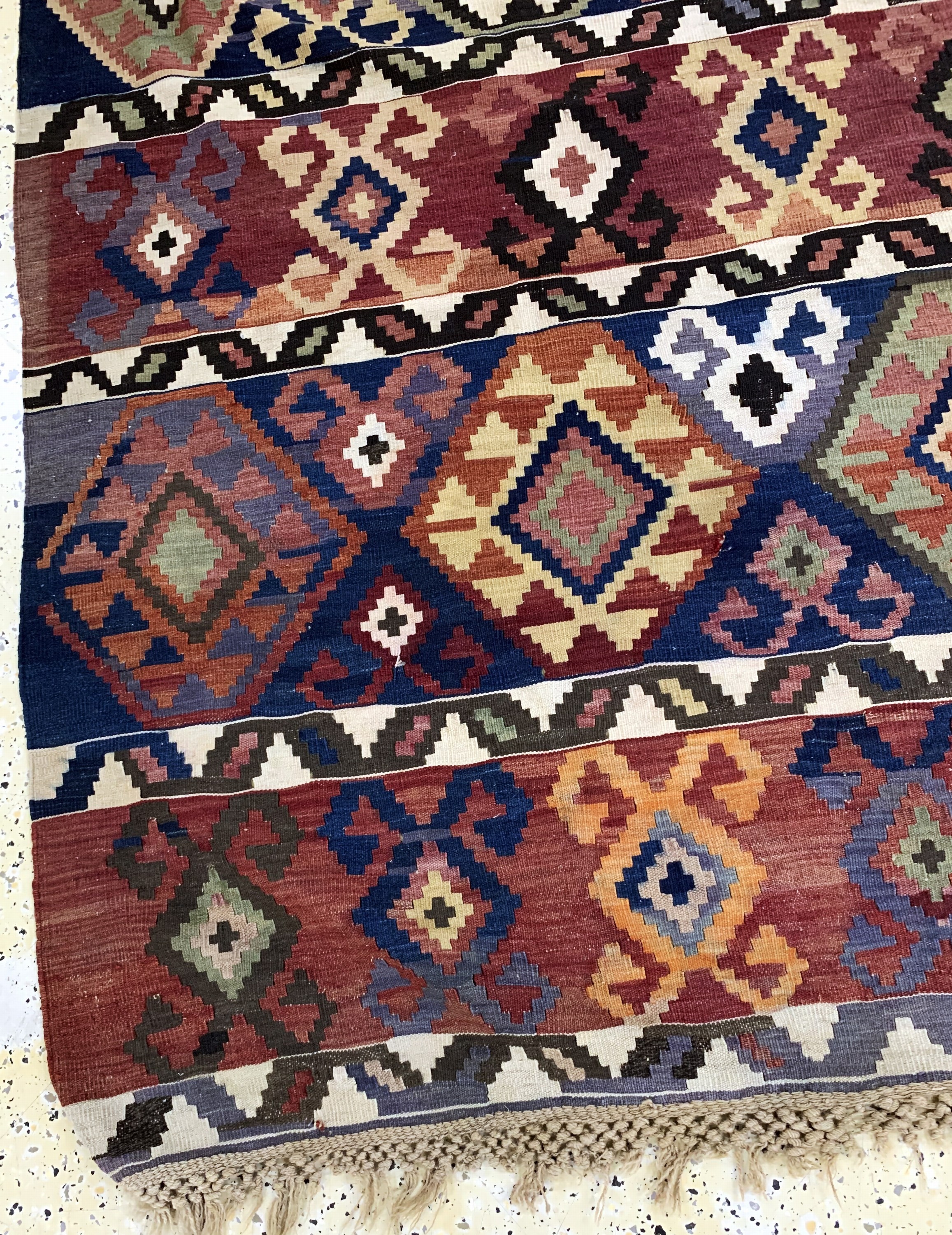 Detail h: "Kuba"Schirwan Kelim antik, Kaukasus, 19.Jhd, Wolle auf Wolle, ca. 295 x 215 cm, EHZ: 2-3(kleine Löcher)