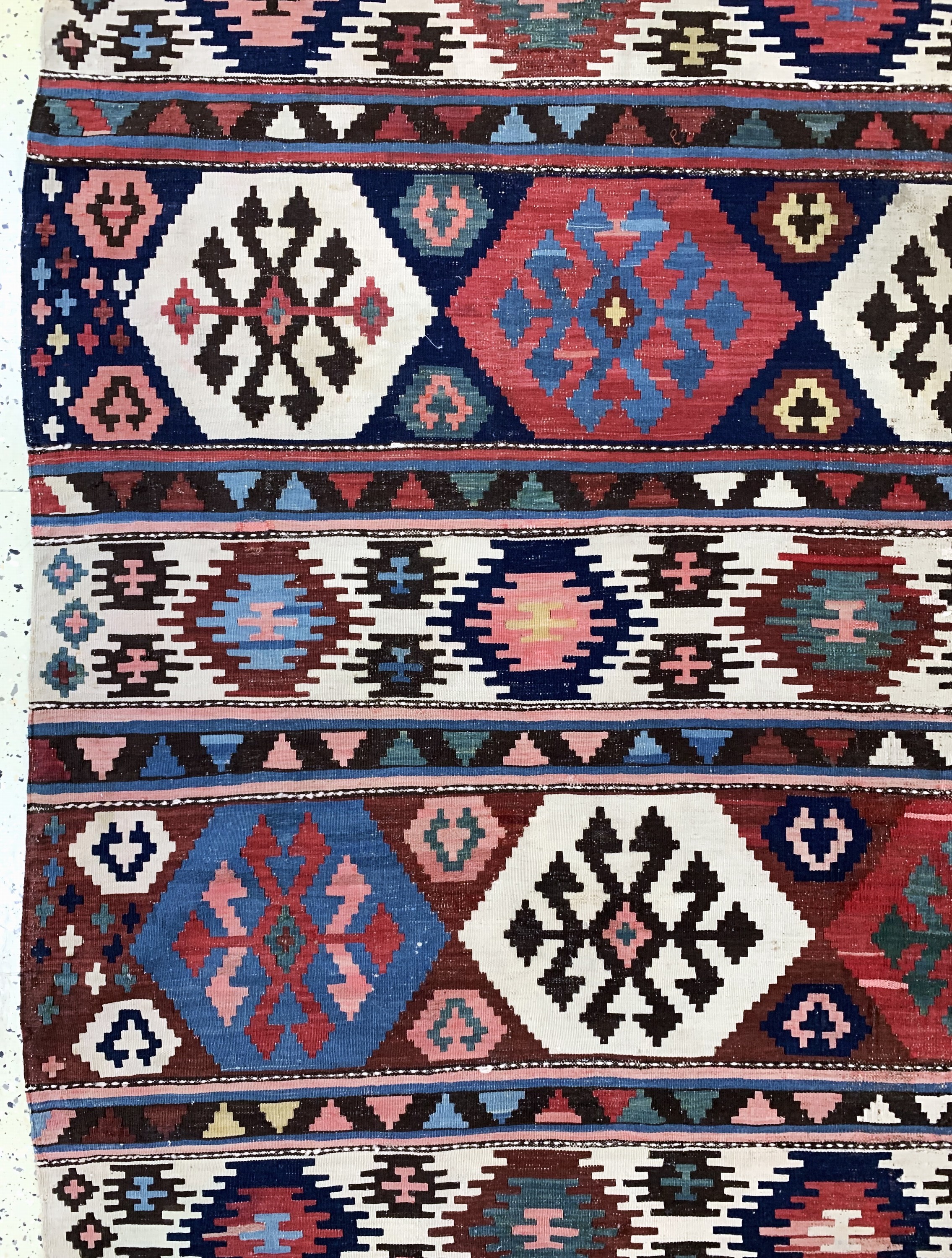 Detail c: "Kuba"Schirwan Kelim antik, Kaukasus, 19.Jhd, Wolle auf Wolle, ca. 297 x 200 cm, EHZ: 2, (kleine Restaurierungen)