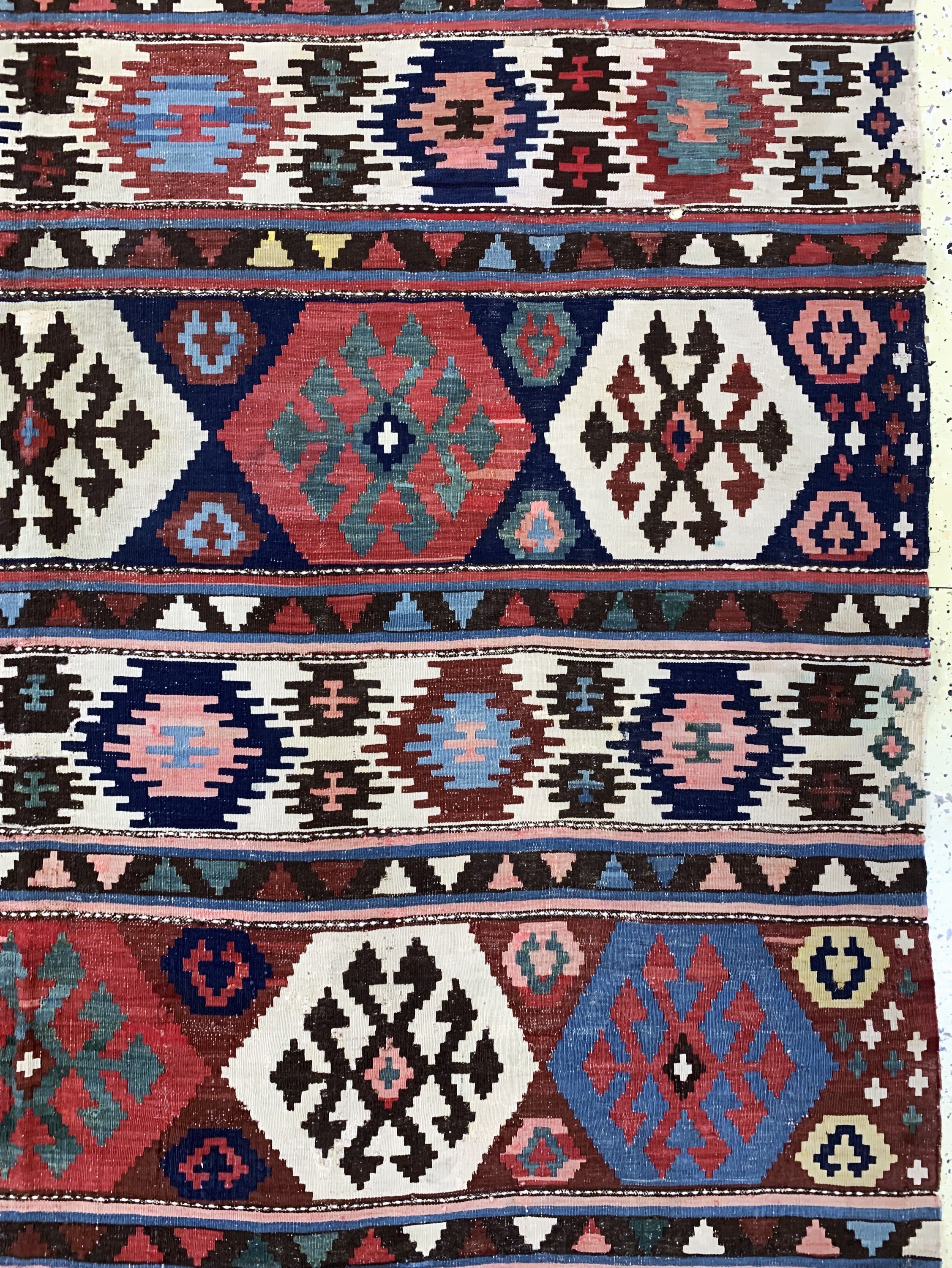 Detail d: "Kuba"Schirwan Kelim antik, Kaukasus, 19.Jhd, Wolle auf Wolle, ca. 297 x 200 cm, EHZ: 2, (kleine Restaurierungen)