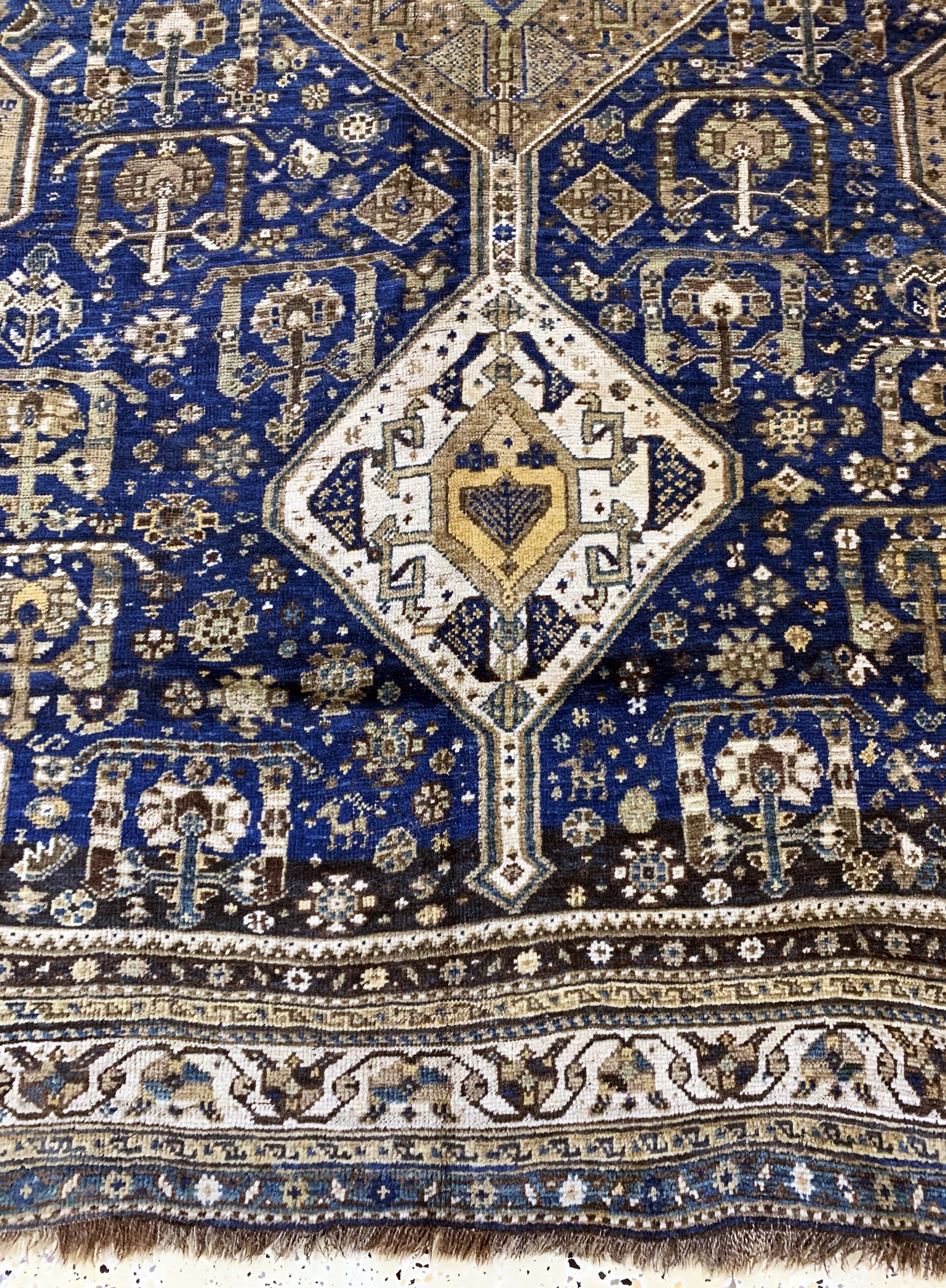 Detail b: Ghaschgai antik, Persien, 19.Jhd, Wolle aufWolle, ca. 285 x 211 cm, EHZ: 3