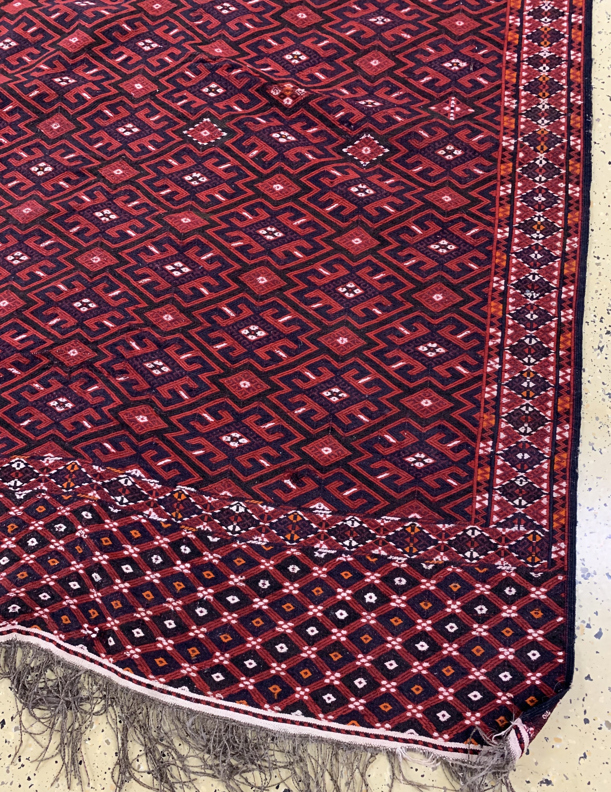 Detail a: Jomud"Palas"Sumakh alt, Turkmenistan, Anfang 20.Jhd, Wolle auf Wolle, ca. 380 x 220 cm, EHZ: 3, (Trittfallten)