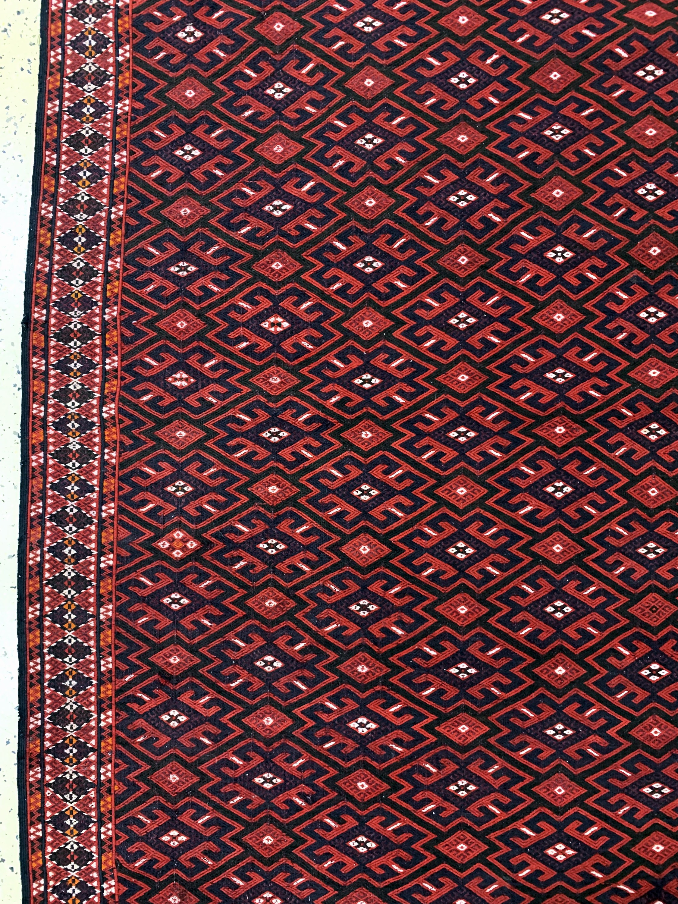 Detail d: Jomud"Palas"Sumakh alt, Turkmenistan, Anfang 20.Jhd, Wolle auf Wolle, ca. 380 x 220 cm, EHZ: 3, (Trittfallten)