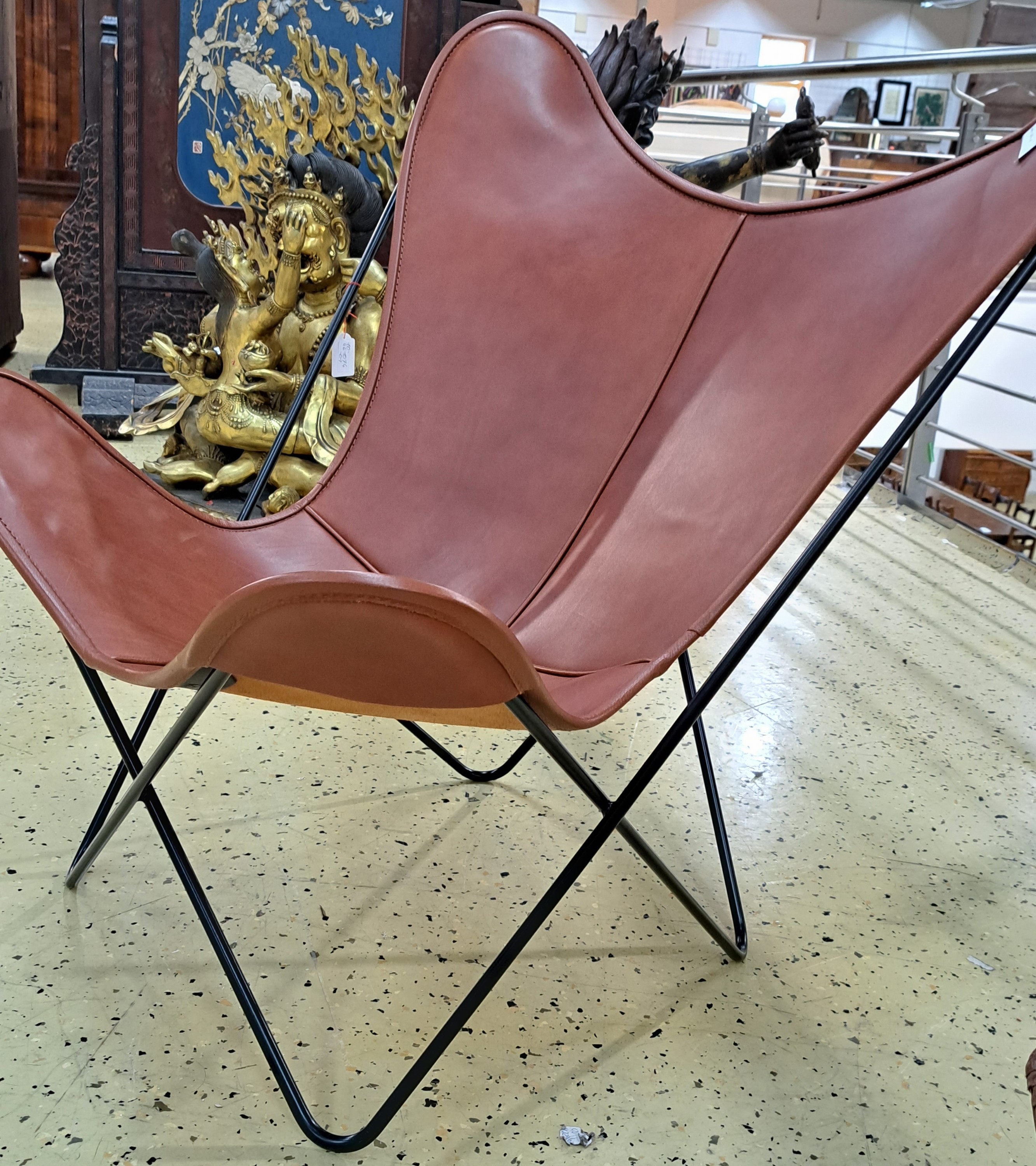 Detail c: Sessel "Butterfly", Entw. Jorge Ferrari-Hardoy, Antonio Bonnet & Juan Kurchan 1938, Ausführung 2000er-Jahre, wohl Knoll International, ...