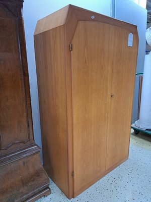26990035c - Anthroposophischer Kleiderschrank, wohl Felix Kayser 1892-1980), 1930er-Jahre, sog. ...