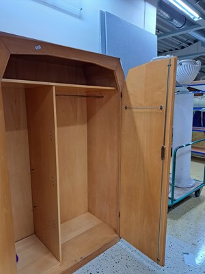 26990035f - Anthroposophischer Kleiderschrank, wohl Felix Kayser 1892-1980), 1930er-Jahre, sog. ...