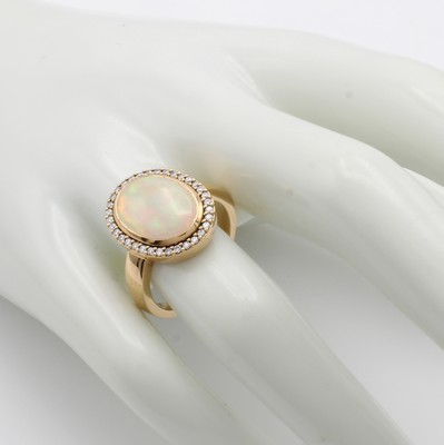 26990097a - Ring mit Opal und Brillanten, RG 750/000, Opal ca. 2.59 ct umgeben von 34 Brill. zus. ...