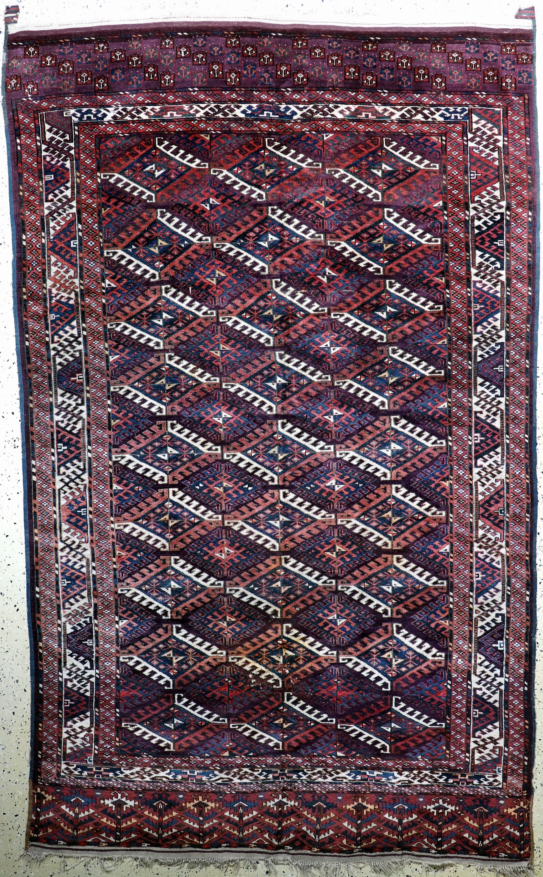 Yomud"Hauptteppich"antik, Turkmenistan, um 1900, Wolle auf Wolle, ca. 300 x 183 cm, Mottenfraß, EHZ: 4