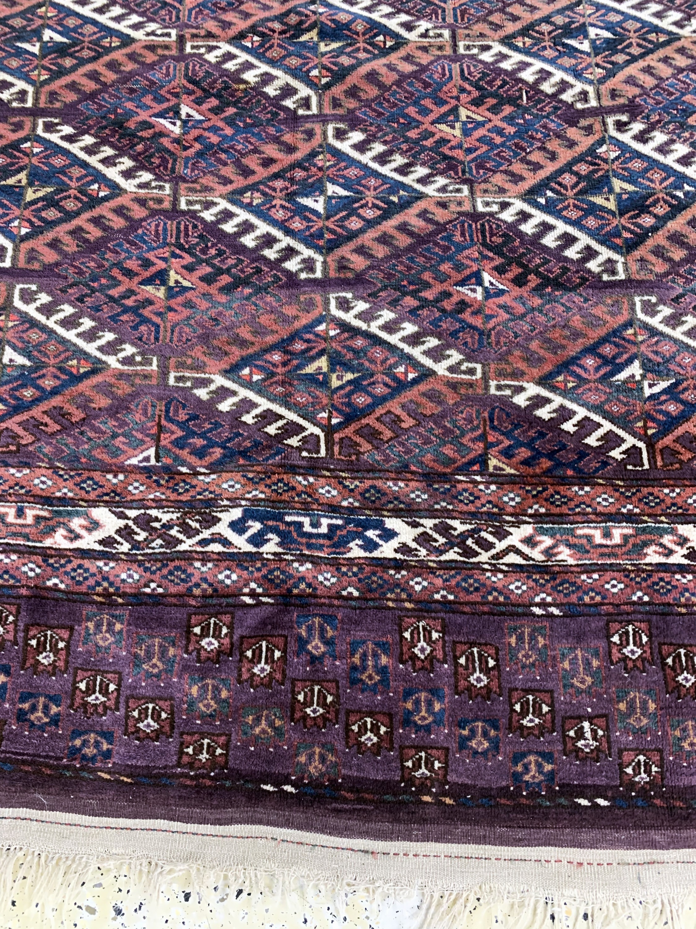 Detail h: Yomud"Hauptteppich"antik, Turkmenistan, um 1900, Wolle auf Wolle, ca. 300 x 183 cm, Mottenfraß, EHZ: 4