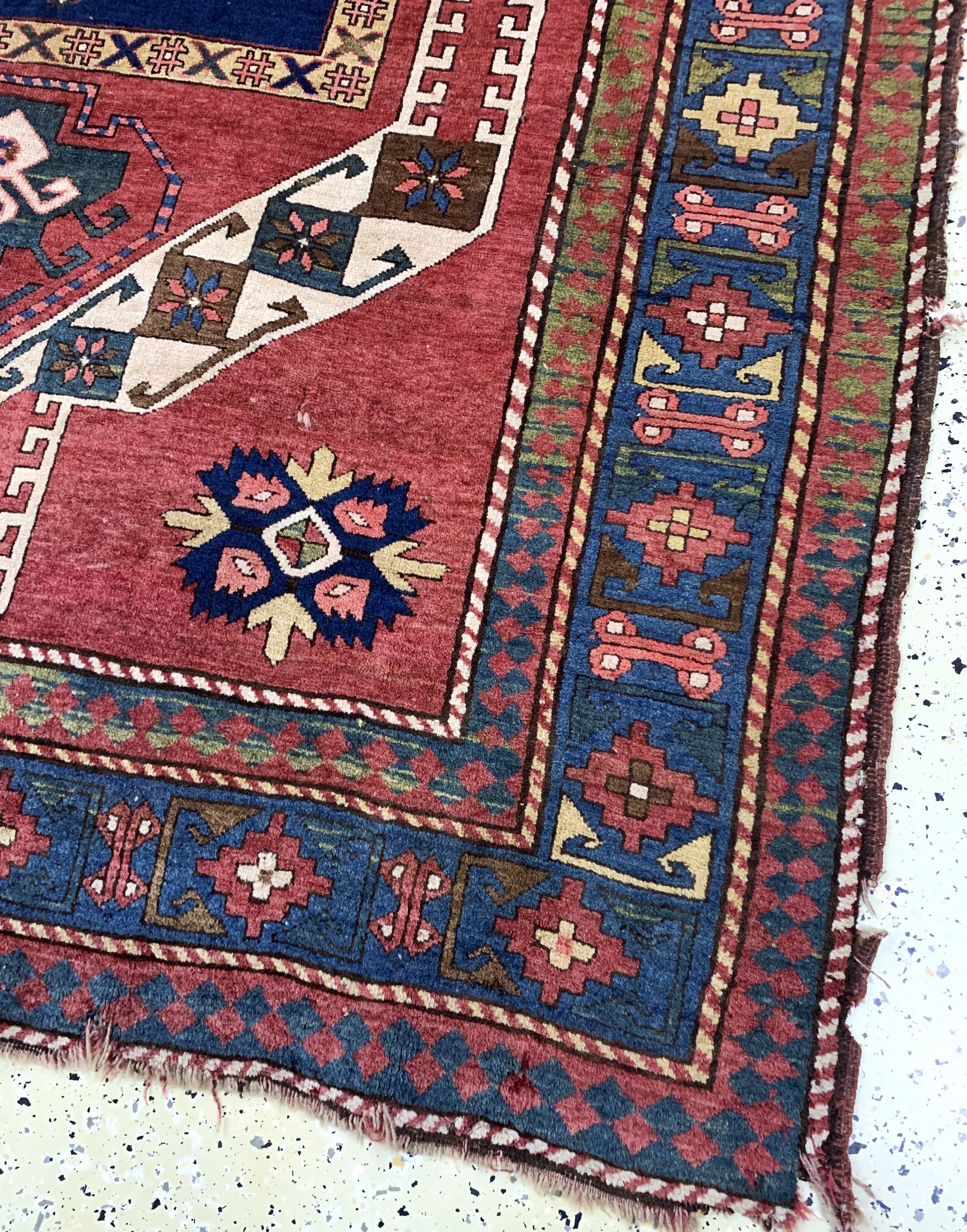 Detail a: Kazak antik, Kaukasus, 19.Jhd, Wolle auf Wolle, ca. 256 x 180 cm, Mottenfraß, EHZ: 4