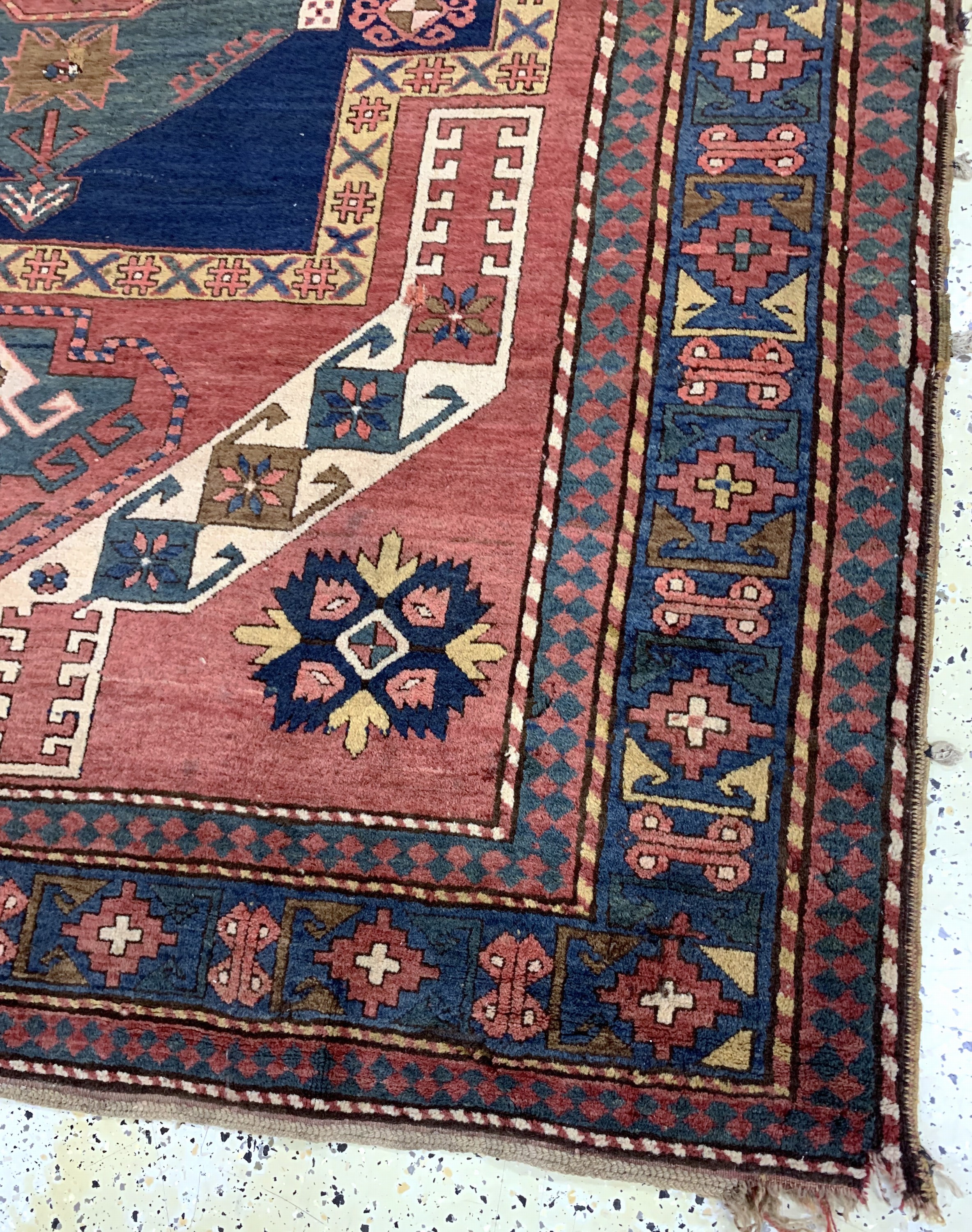 Detail d: Kazak antik, Kaukasus, 19.Jhd, Wolle auf Wolle, ca. 256 x 180 cm, Mottenfraß, EHZ: 4