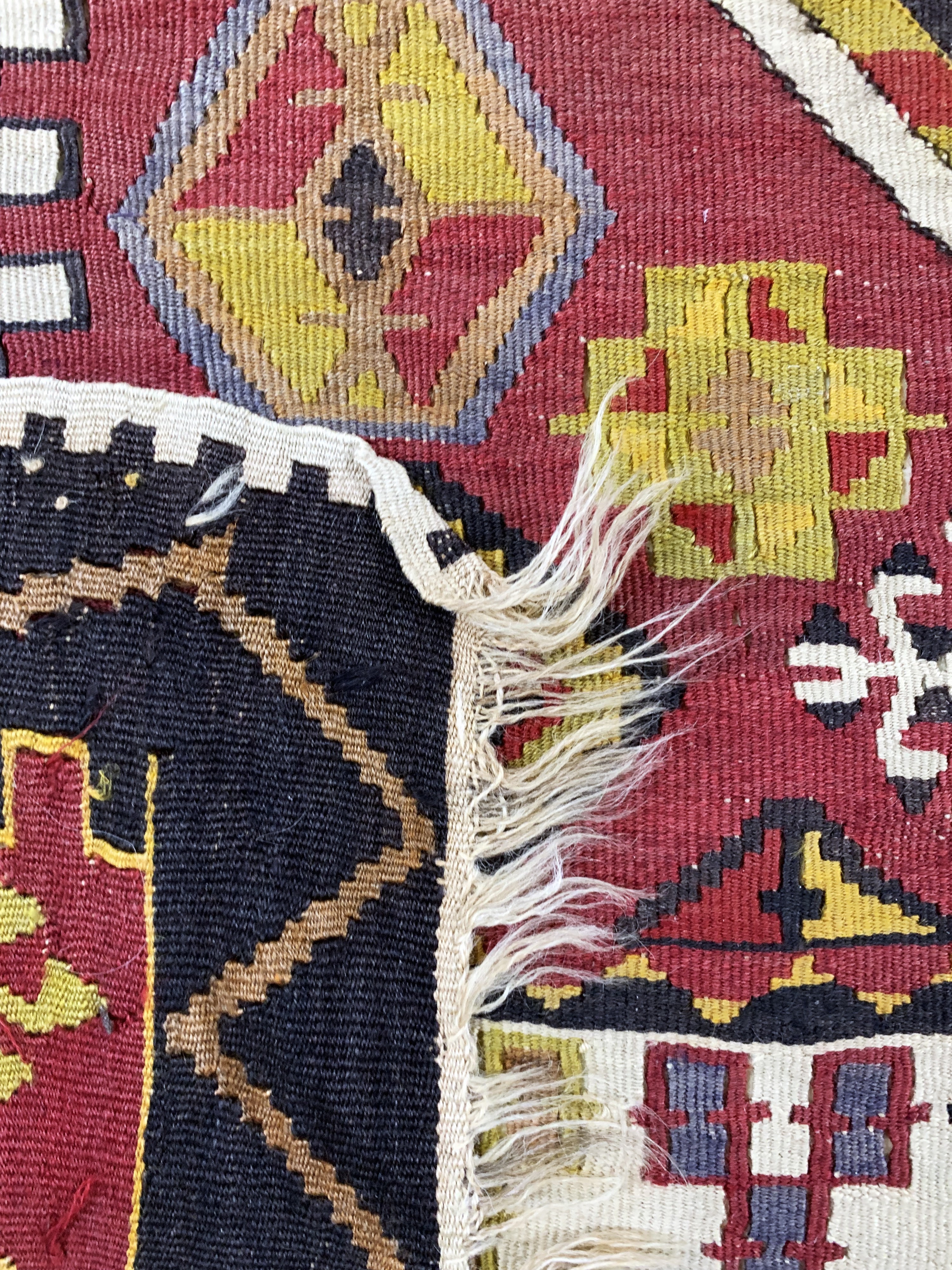 Detail f: Anatol Kelim antik, Türkei, 19.Jhd, Wolle auf Wolle, ca. 400 x 146 cm, (2 Bahnig), EHZ: 2(kleine Löcher).
