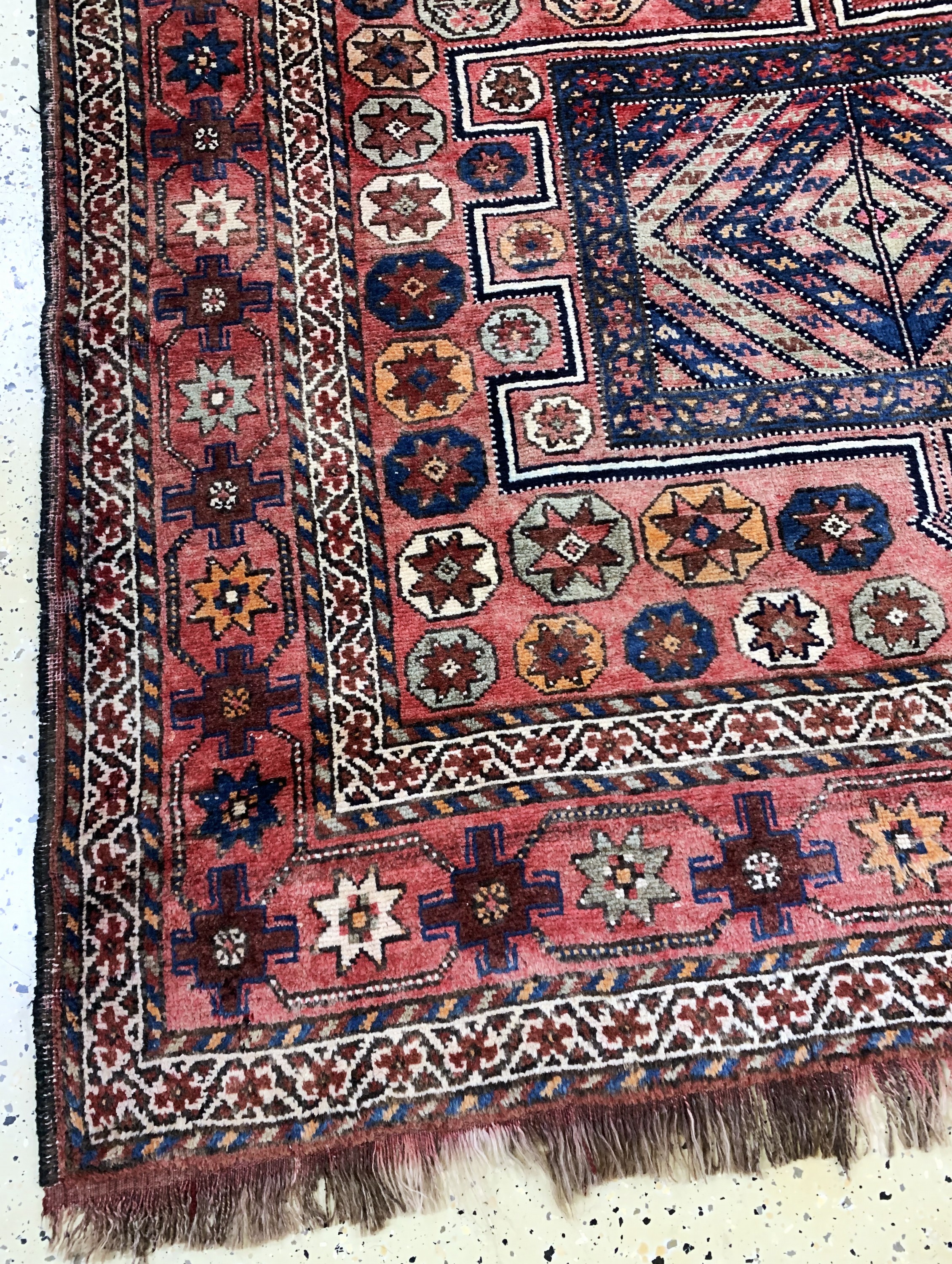 Detail b: Khorasan Kordi antik, Persien, um 1900, Wolle auf Wolle, ca. 336 x 177 cm, Mottenfraß,EHZ: 3