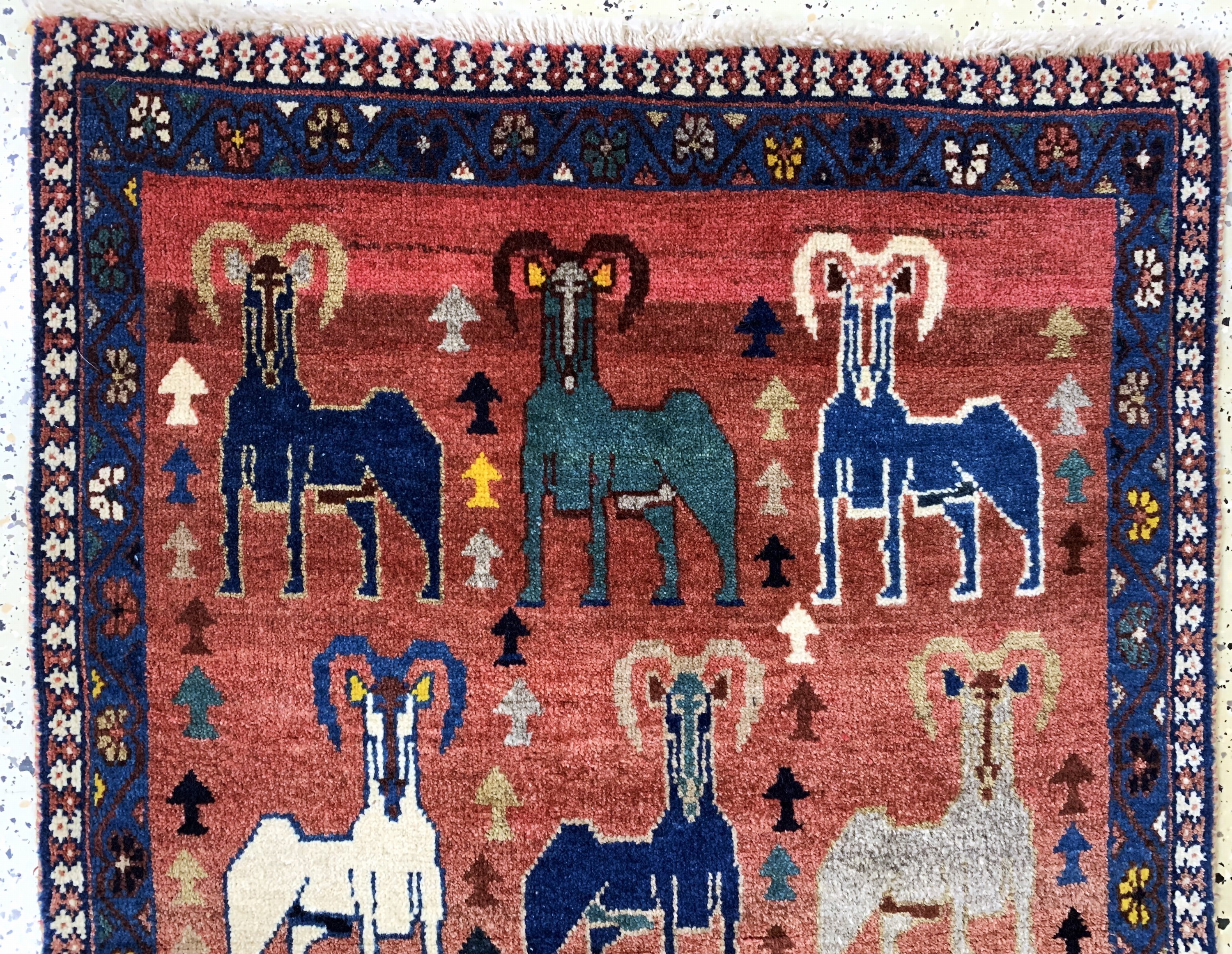 Detail a: Gabbeh alt, Persien, Mitte 20.Jhd, Wolle auf Wolle, ca. 150 x 93 cm, Mottenfraß, EHZ: 2