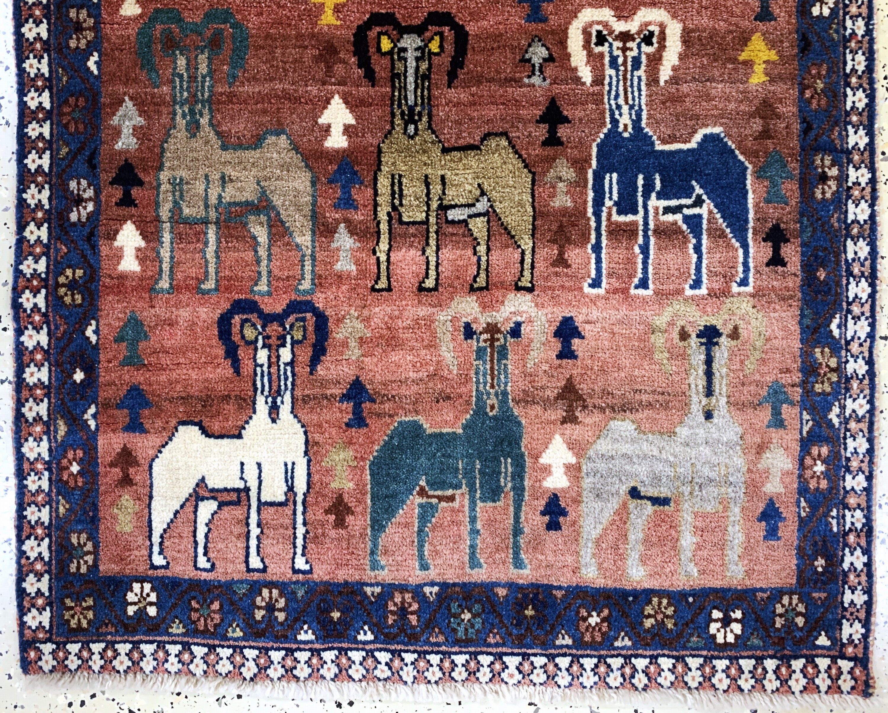 Detail b: Gabbeh alt, Persien, Mitte 20.Jhd, Wolle auf Wolle, ca. 150 x 93 cm, Mottenfraß, EHZ: 2