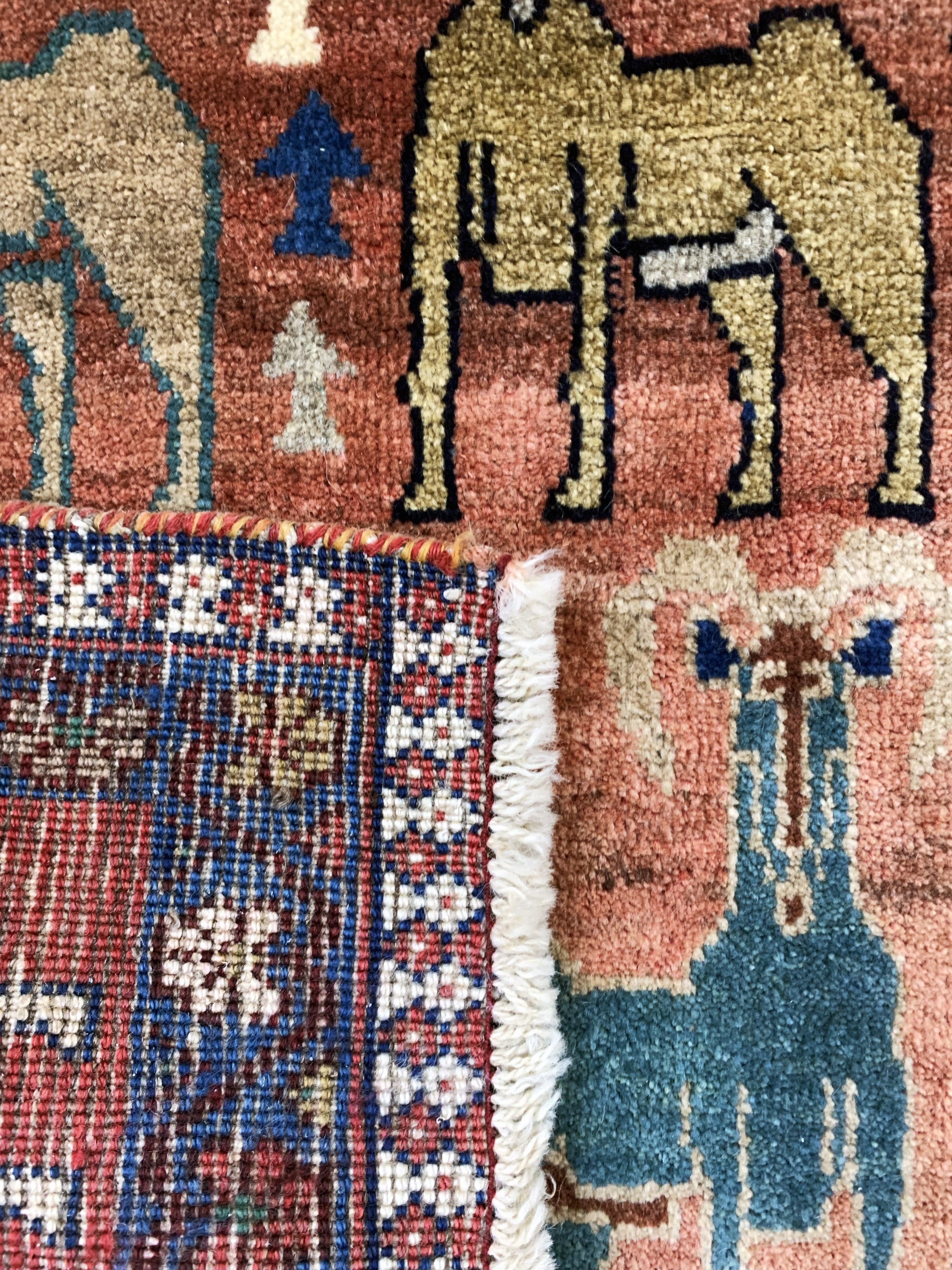Detail d: Gabbeh alt, Persien, Mitte 20.Jhd, Wolle auf Wolle, ca. 150 x 93 cm, Mottenfraß, EHZ: 2