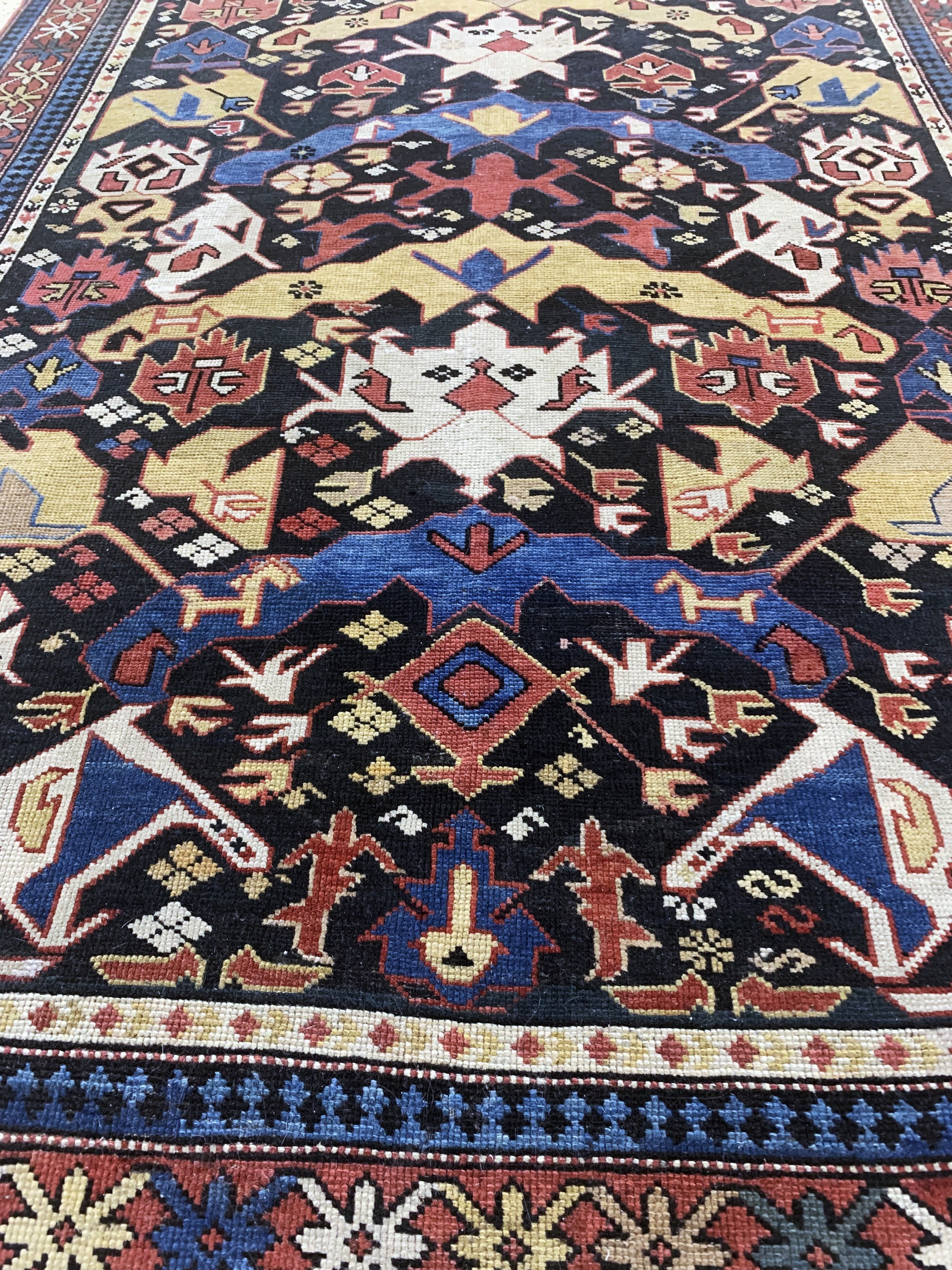 Detail f: Antiker Schirwan, Kaukasus, 19.Jhd, Wolle auf Wolle, ca. 165 x 126 cm, EHZ: 2, (restauriert)