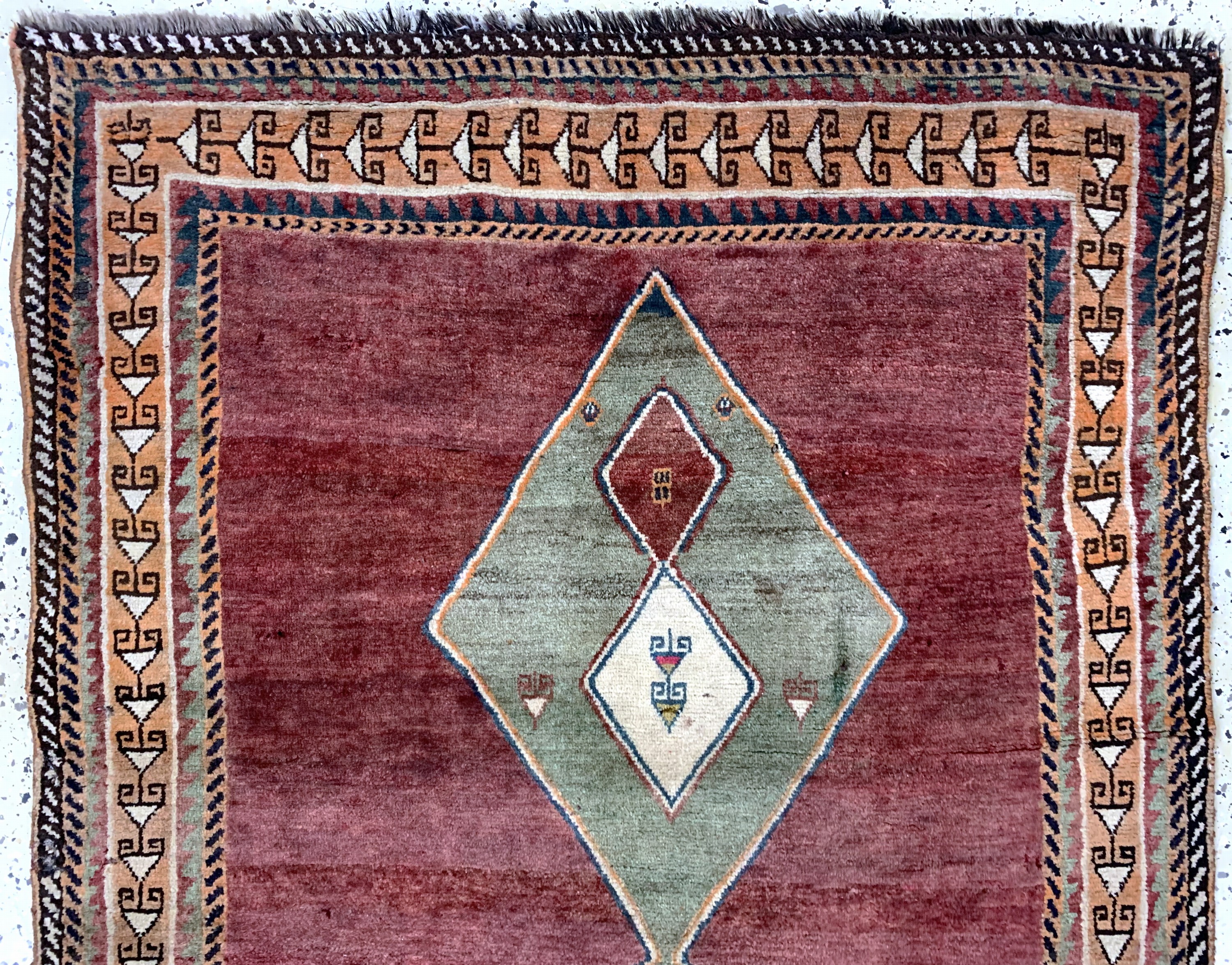 Detail a: Gabbeh alt, Persien, Mitte 20.Jhd, Wolle auf Wolle, ca. 235 x 120 cm, Mottenfraß, EHZ: 2