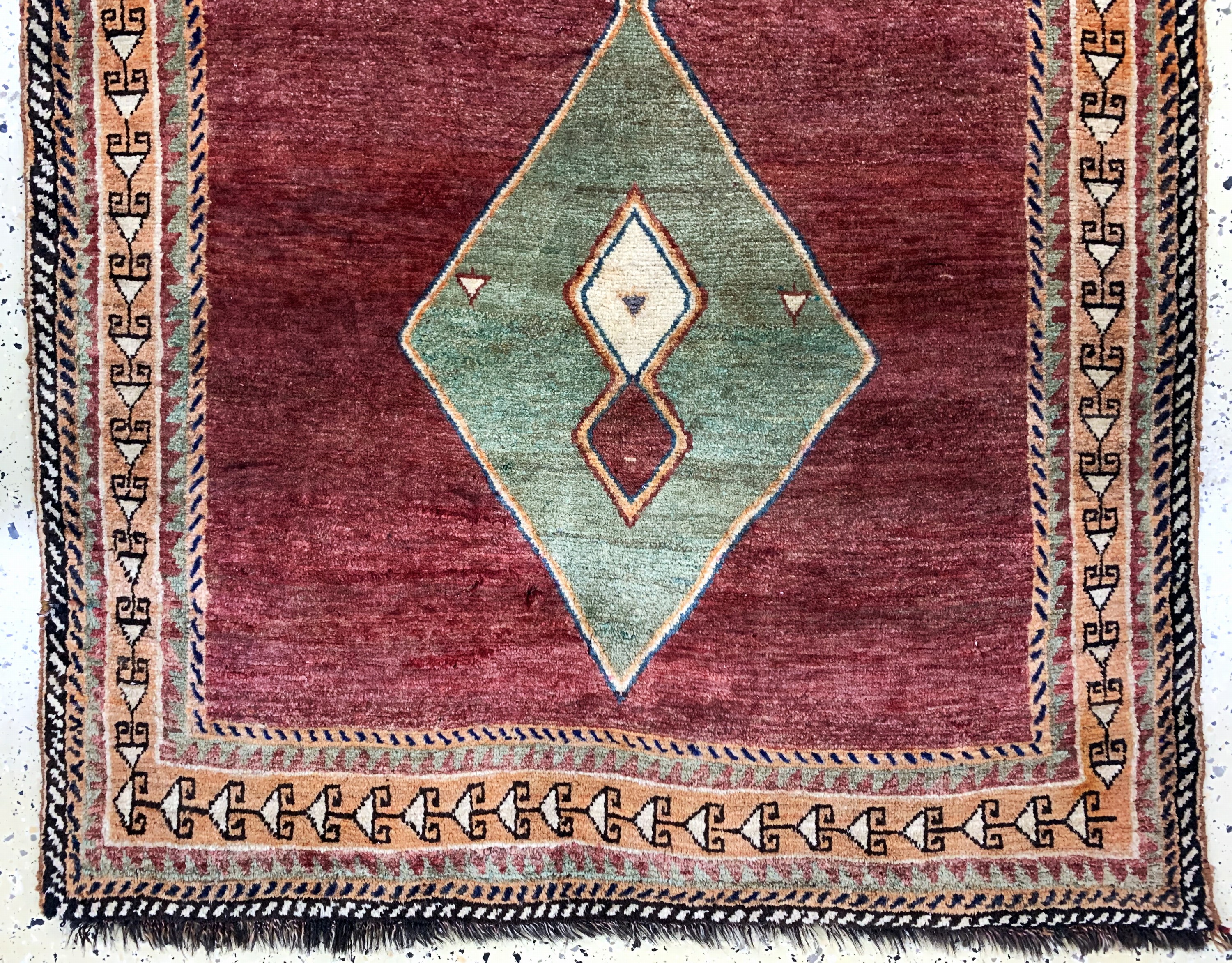 Detail c: Gabbeh alt, Persien, Mitte 20.Jhd, Wolle auf Wolle, ca. 235 x 120 cm, Mottenfraß, EHZ: 2
