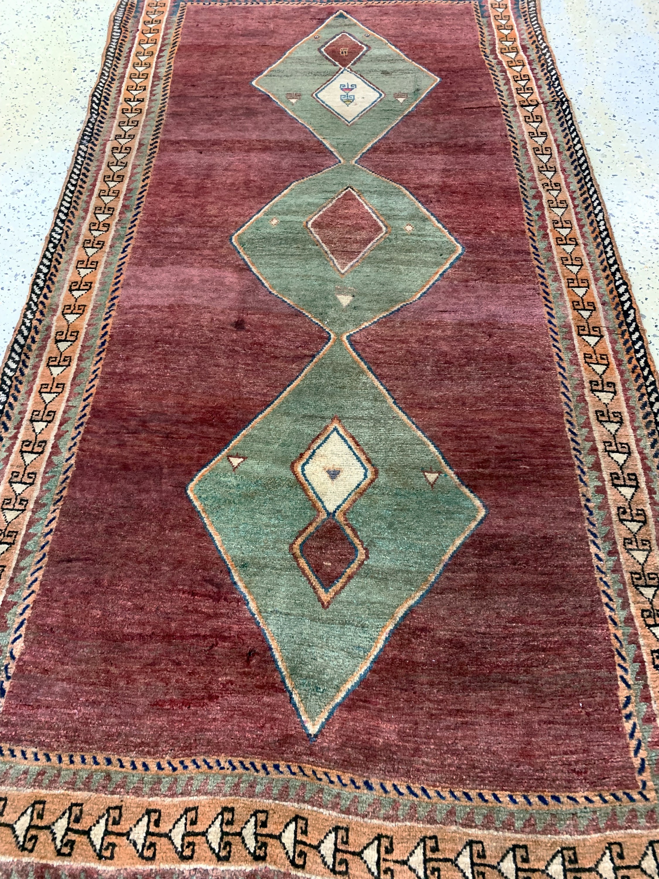 Detail d: Gabbeh alt, Persien, Mitte 20.Jhd, Wolle auf Wolle, ca. 235 x 120 cm, Mottenfraß, EHZ: 2
