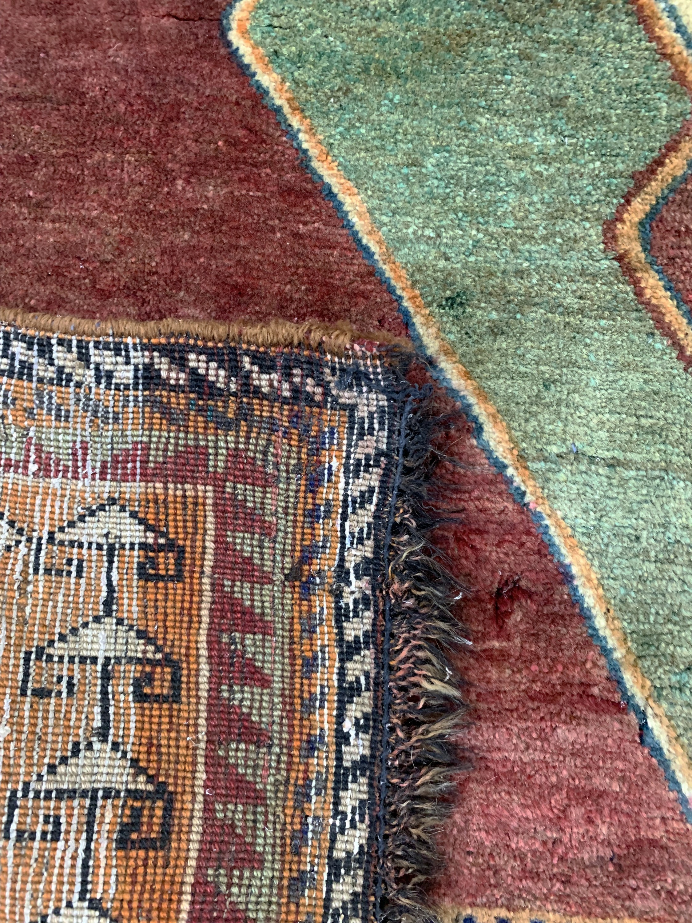Detail e: Gabbeh alt, Persien, Mitte 20.Jhd, Wolle auf Wolle, ca. 235 x 120 cm, Mottenfraß, EHZ: 2