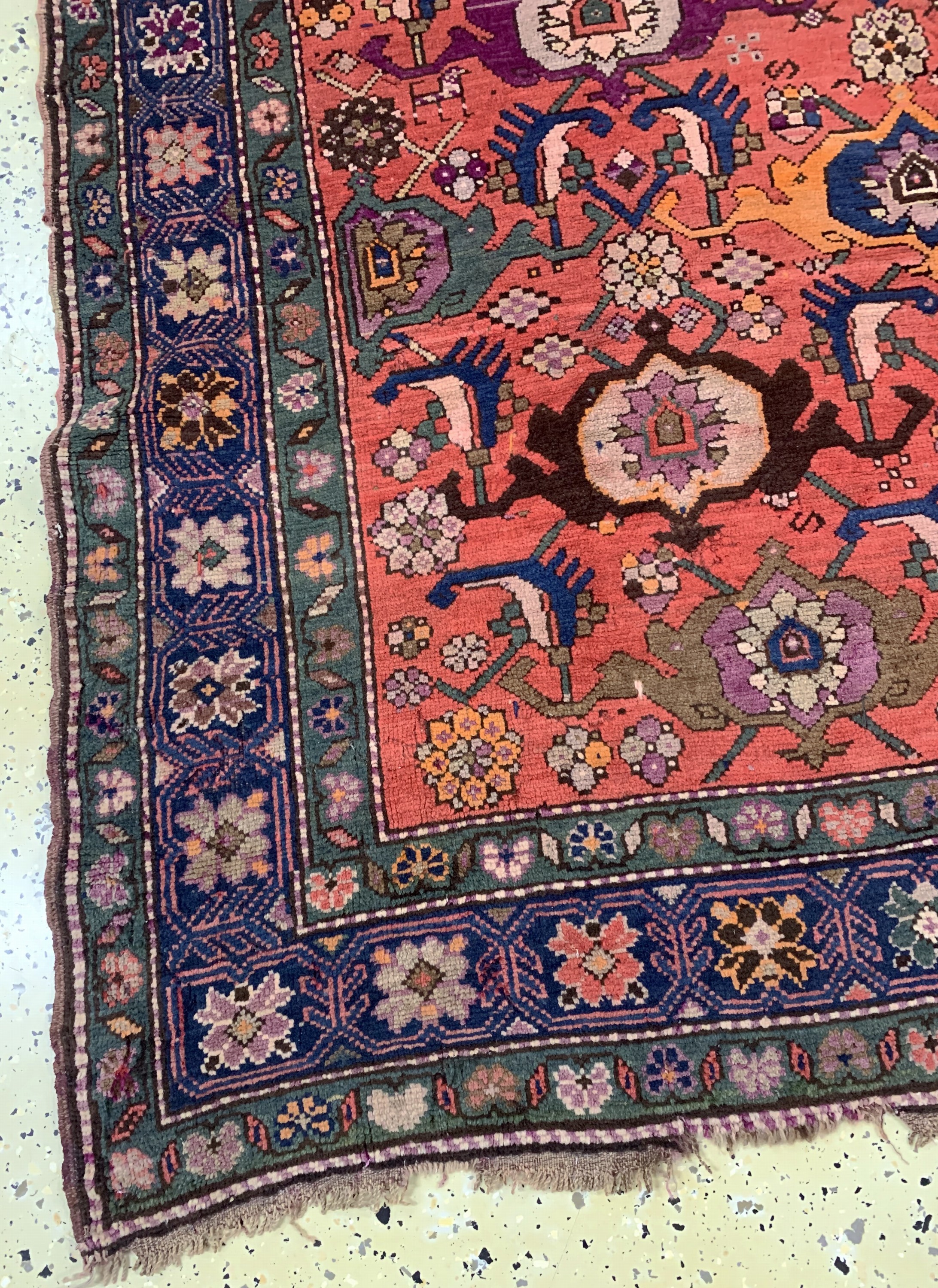 Detail b: Karabagh antik, Kaukasus, 19.Jhd, Wolle aufWolle, ca. 290 x 155 cm, Mottenfraß, EHZ: 4