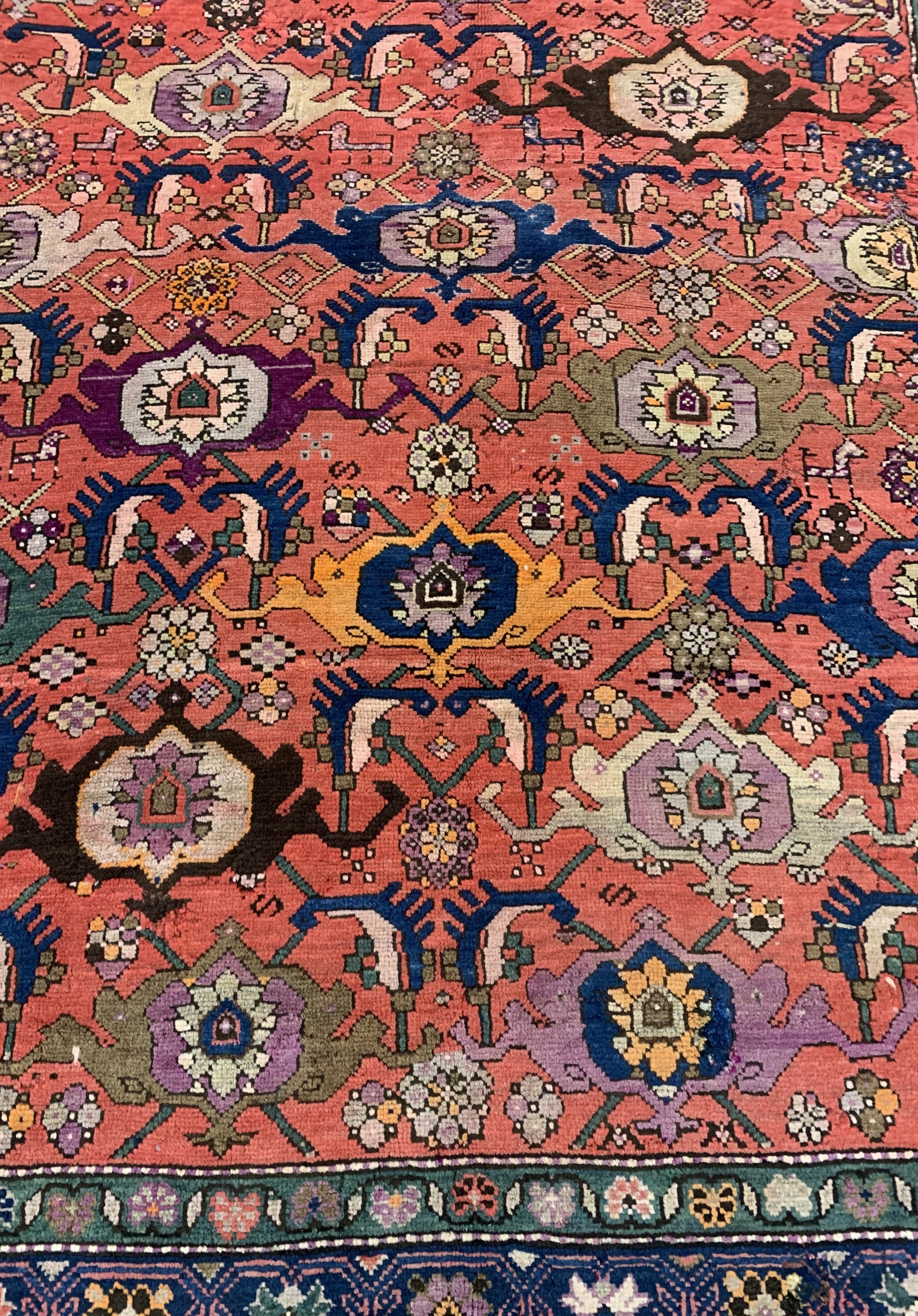 Detail c: Karabagh antik, Kaukasus, 19.Jhd, Wolle aufWolle, ca. 290 x 155 cm, Mottenfraß, EHZ: 4