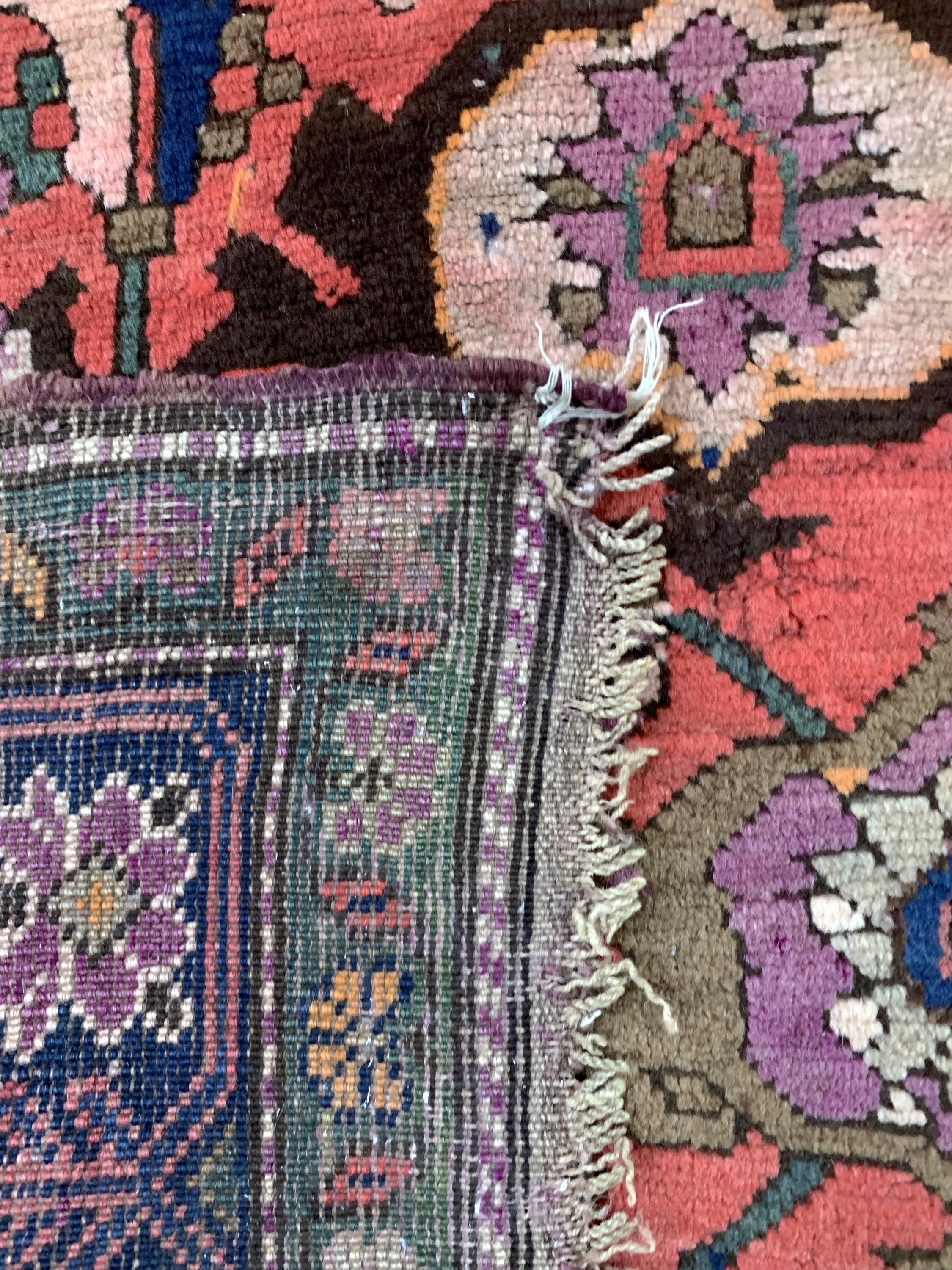Detail g: Karabagh antik, Kaukasus, 19.Jhd, Wolle aufWolle, ca. 290 x 155 cm, Mottenfraß, EHZ: 4