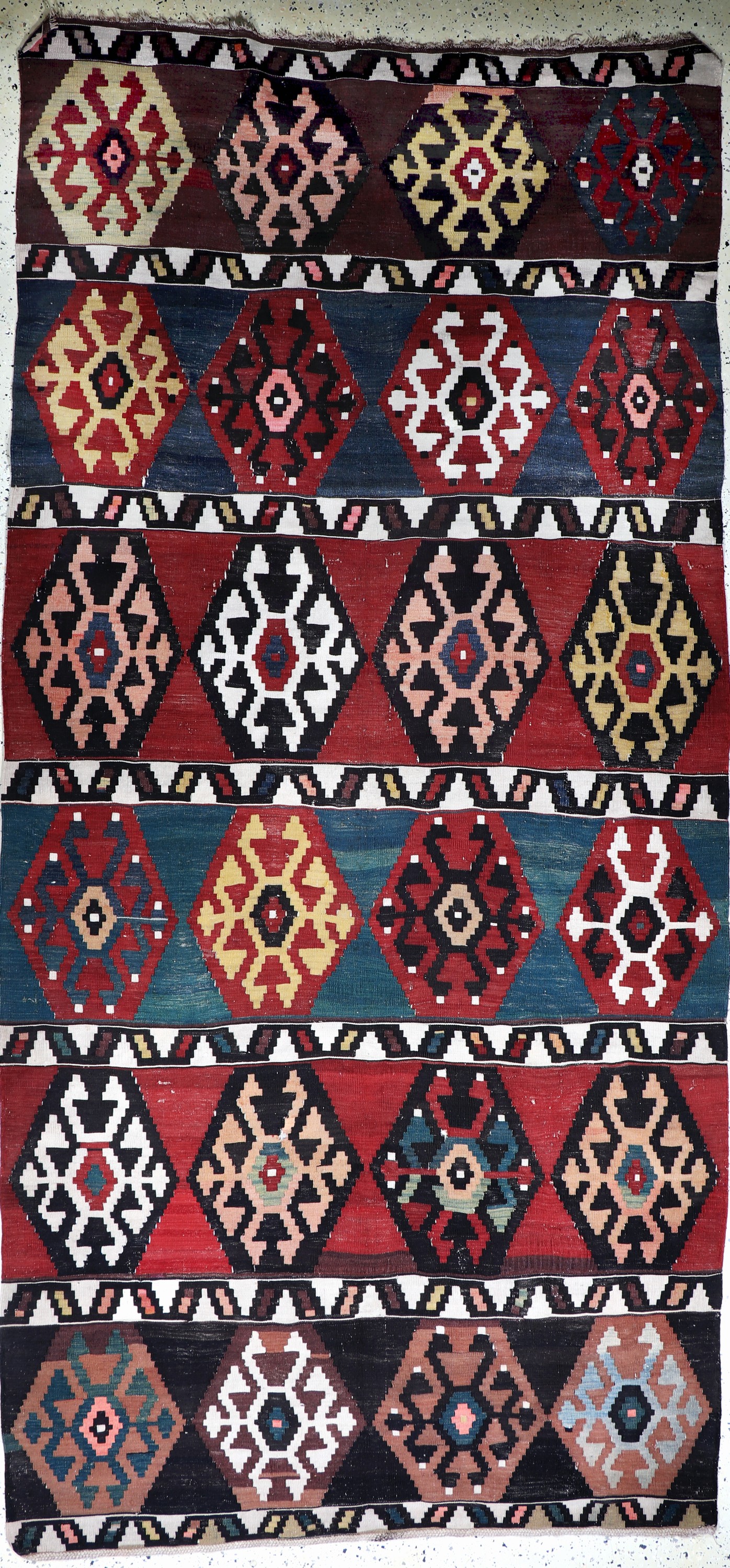 Schirwan Kelim antik, Kaukasus, 19.Jhd, Wolle auf Wolle, ca. 363 x 167 cm, EHZ: 2(kleine Löcher)