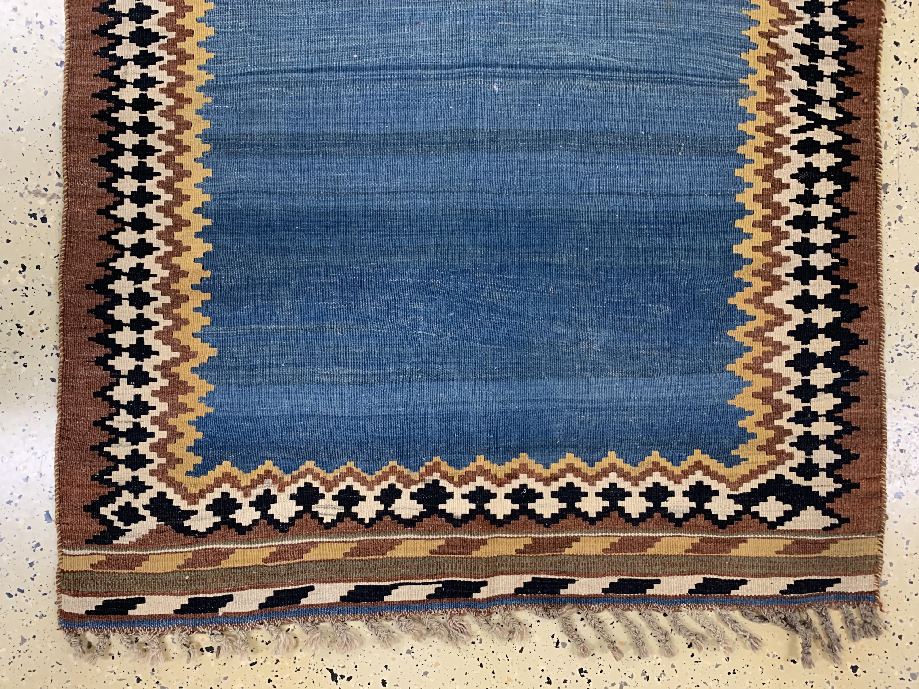 Detail c: Ghaschgai Kelim, Persien, Anfang 20.Jhd, Wolle auf Wolle, ca. 190 x 115 cm, EHZ: 2(Loch)