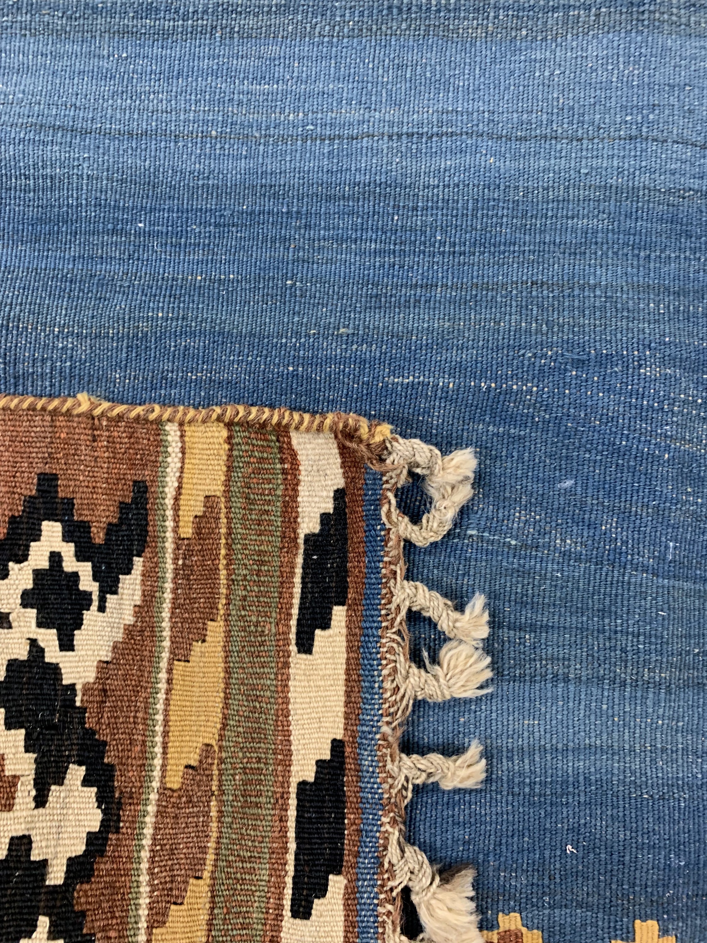 Detail e: Ghaschgai Kelim, Persien, Anfang 20.Jhd, Wolle auf Wolle, ca. 190 x 115 cm, EHZ: 2(Loch)