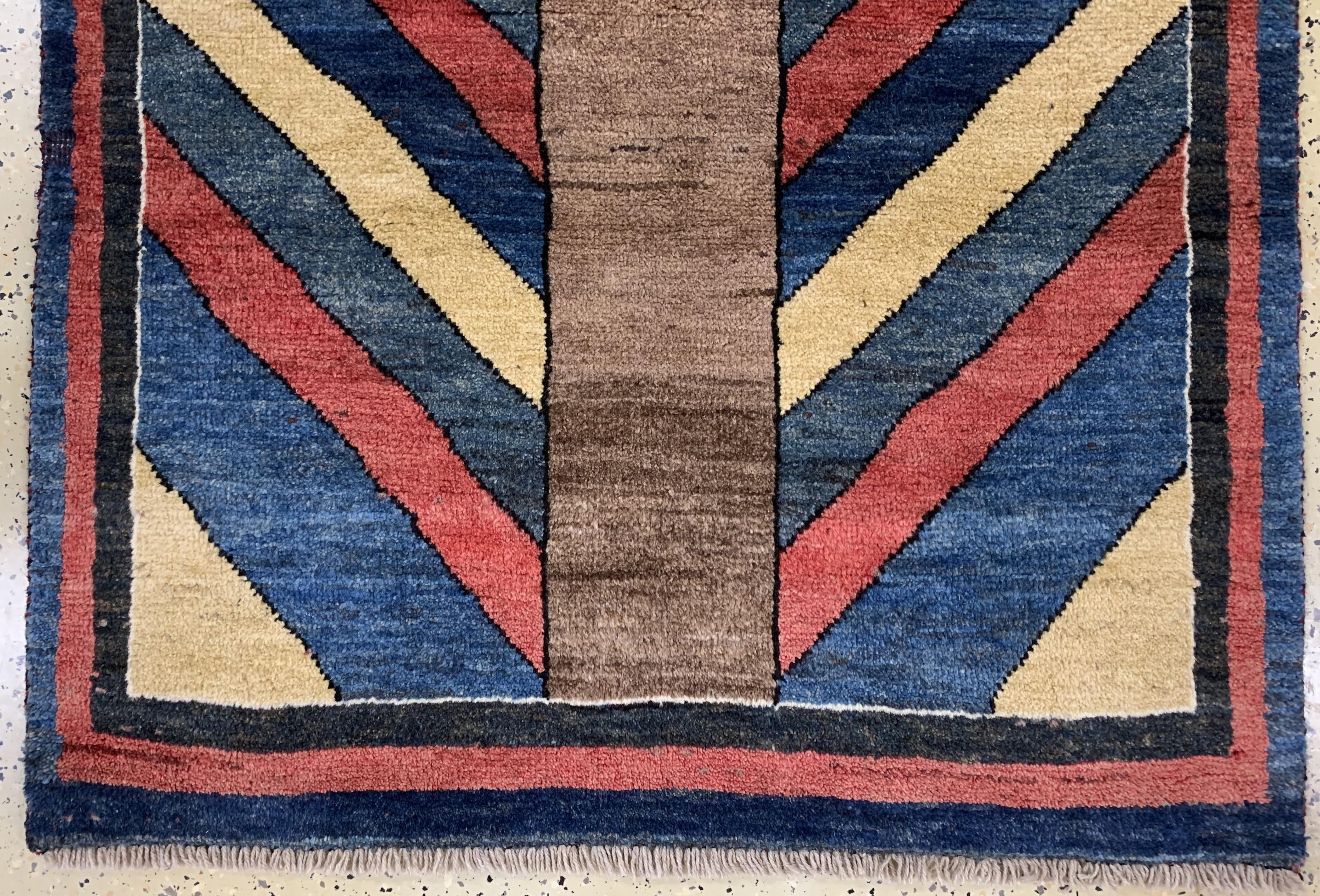 Detail b: Gabbeh alt, Persien, Mitte 20.Jhd, Wolle auf Wolle, ca. 143 x 104 cm, kleine Mottenfraß, EHZ: 2