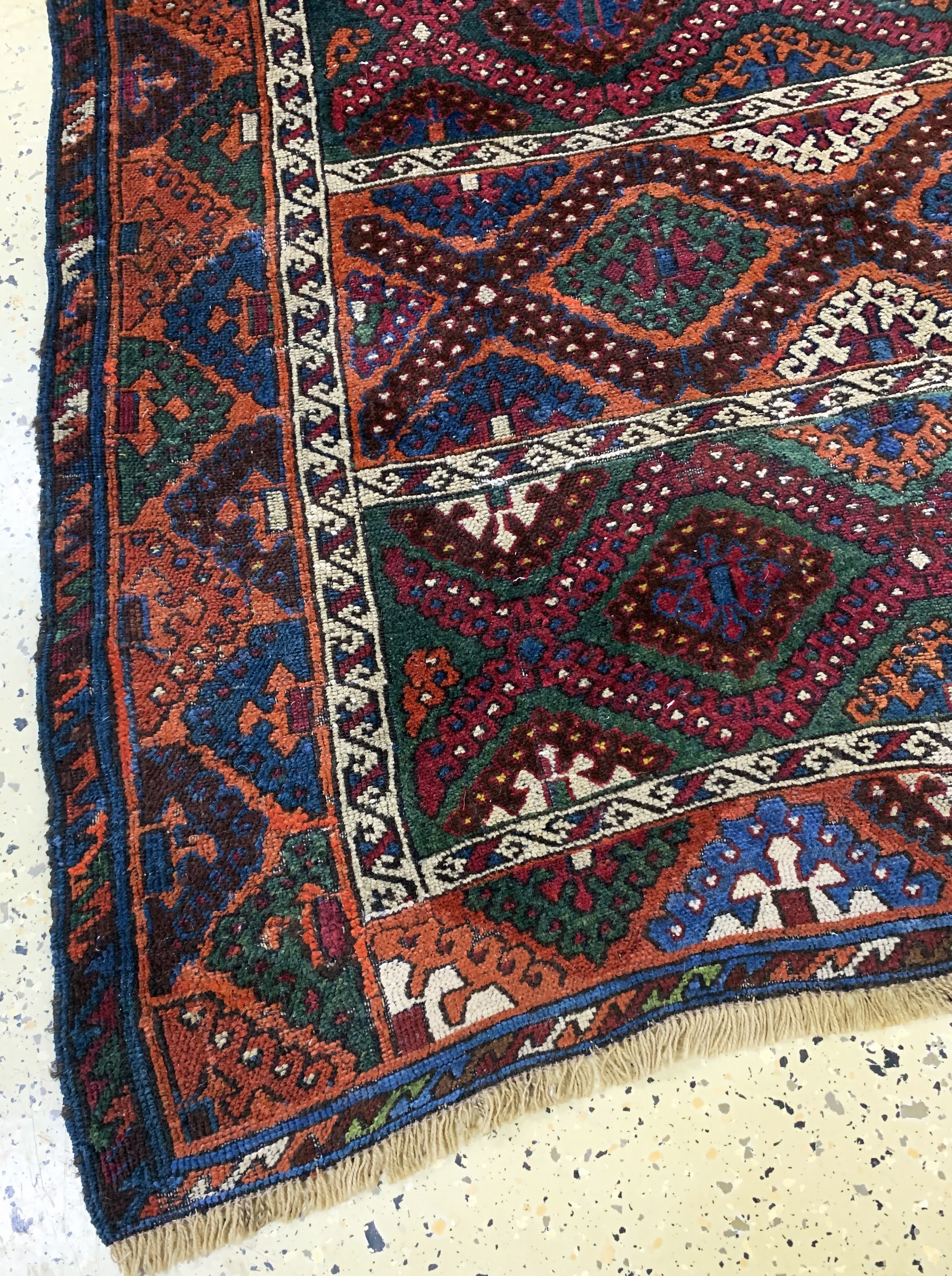 Detail b: "Sarkisla"Yürük antik, Türkei, 19.Jhd, Wolle auf Wolle, ca. 152 x 155 cm, EHZ: 4