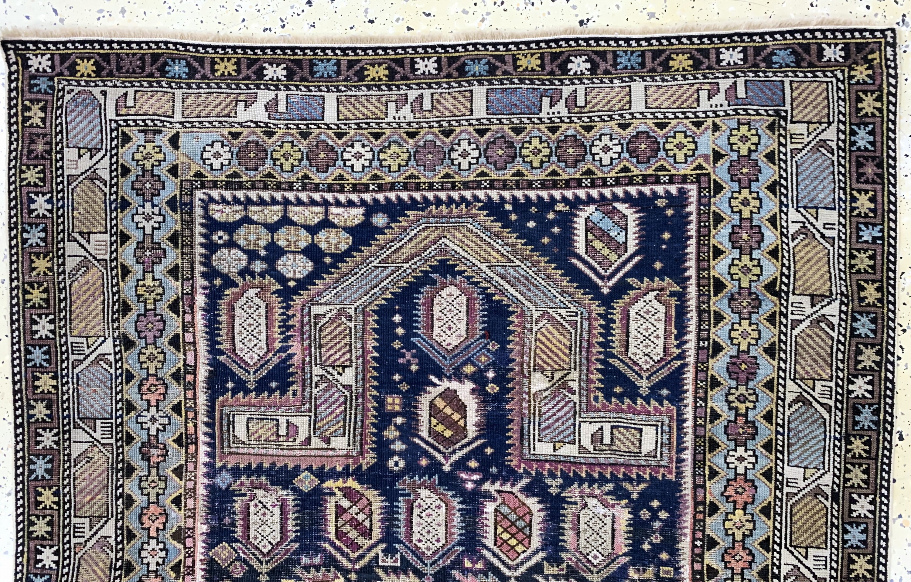 Detail a: Schirwan"Gebetsteppich"antik, Kaukasus, 19.Jhd, Wolle auf Wolle, ca. 143 x 107 cm, EHZ: 3, (restauriert)