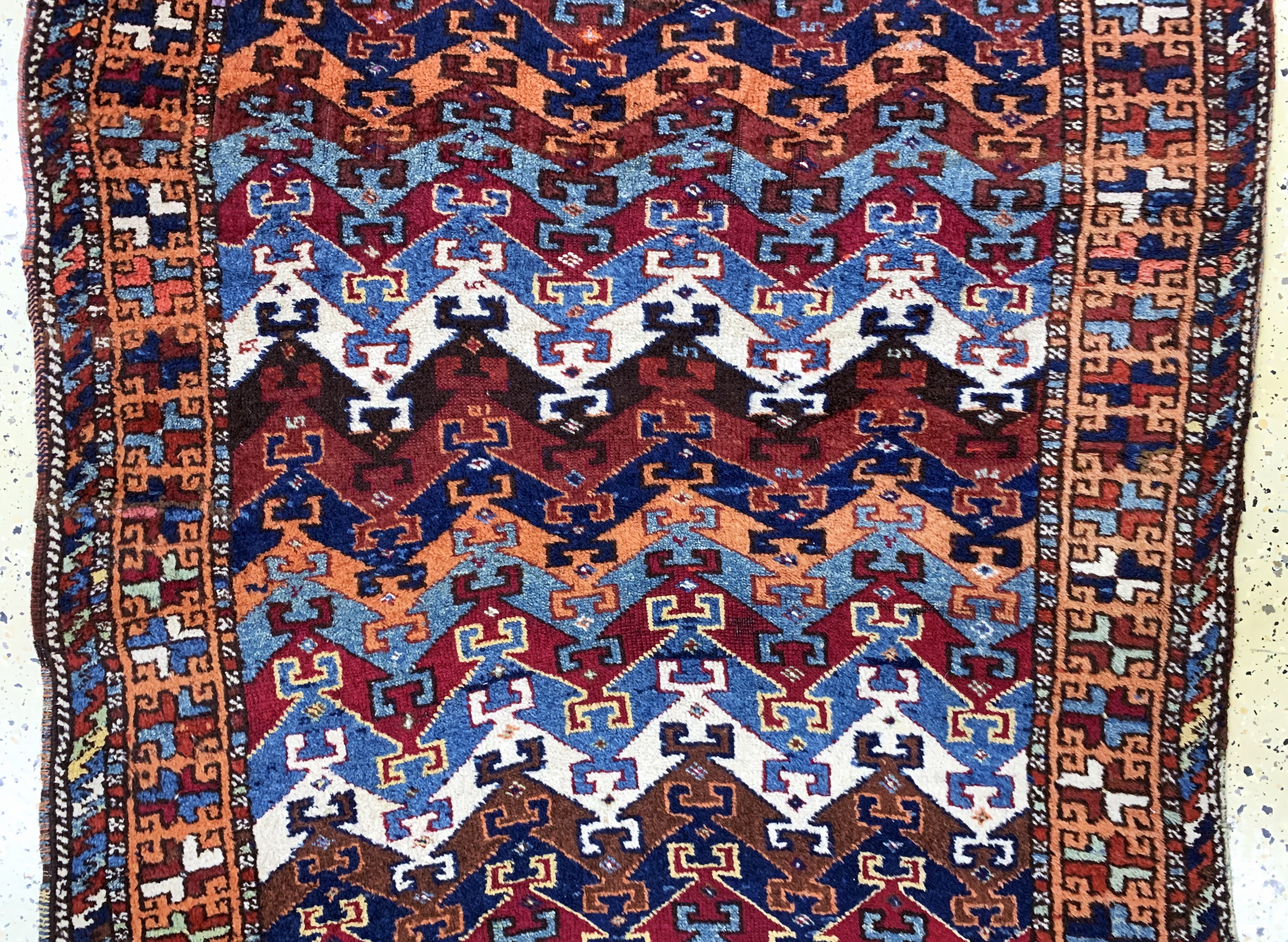 Detail b: "Sarkisla"Yürük antik, Türkei, 19.Jhd, Wolle auf Wolle, ca. 204 x 110 cm, EHZ: 3