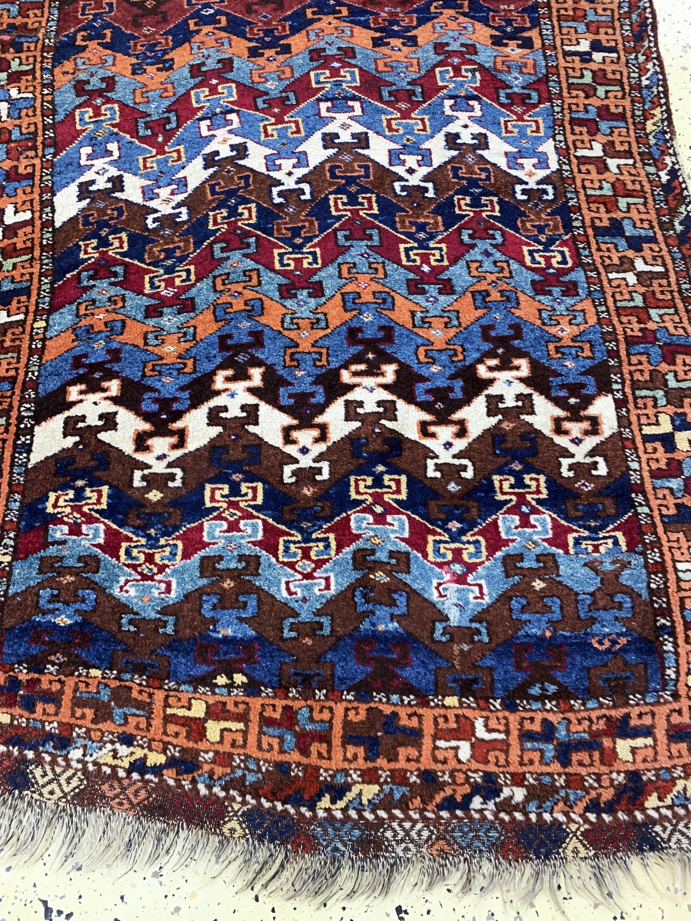 Detail e: "Sarkisla"Yürük antik, Türkei, 19.Jhd, Wolle auf Wolle, ca. 204 x 110 cm, EHZ: 3