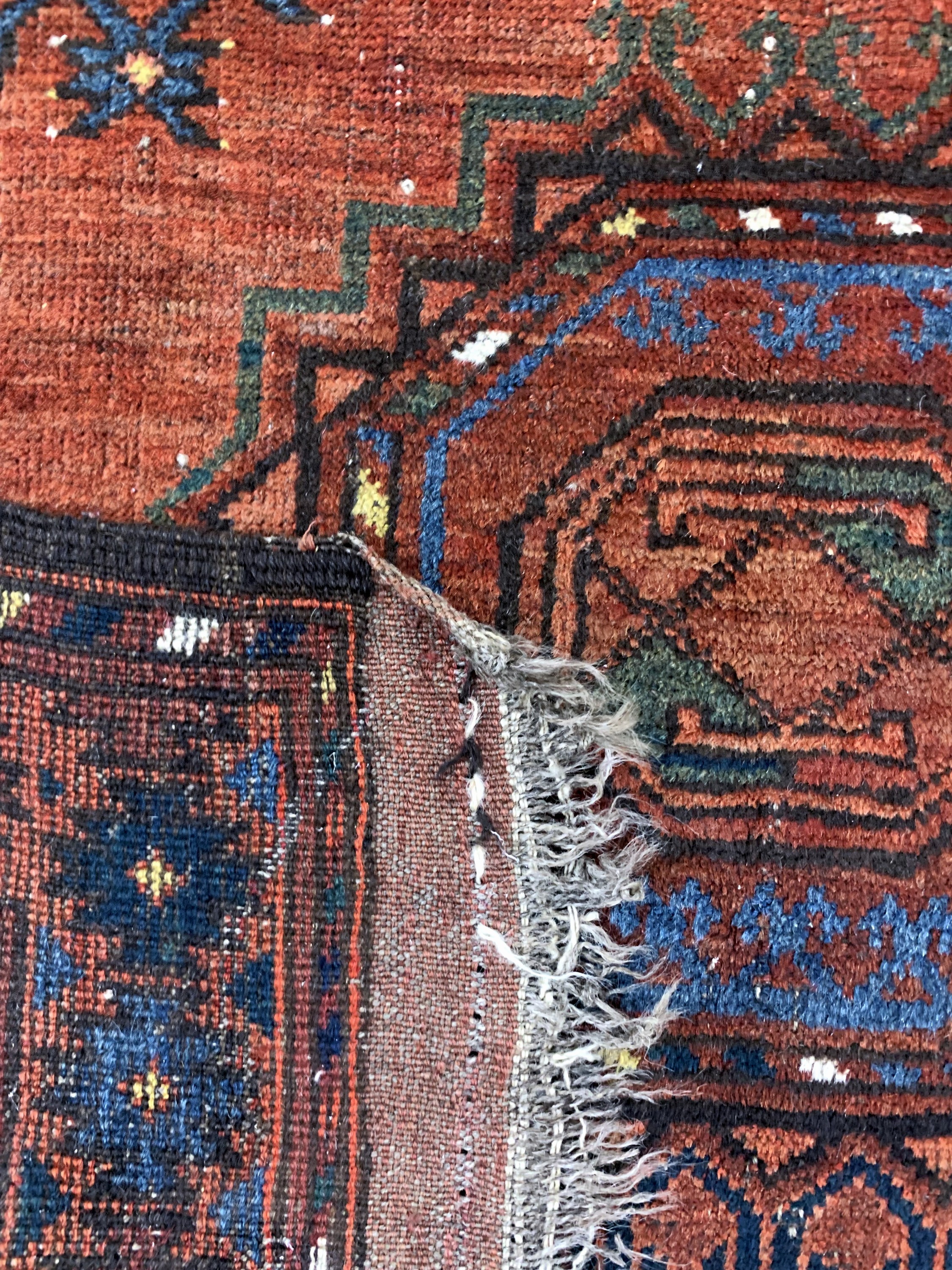 Detail d: Ersari"Gebetsteppich"antik, Turkmenistan, 19.Jhd, Wolle auf Wolle, ca. 128 x 105 cm, EHZ: 4