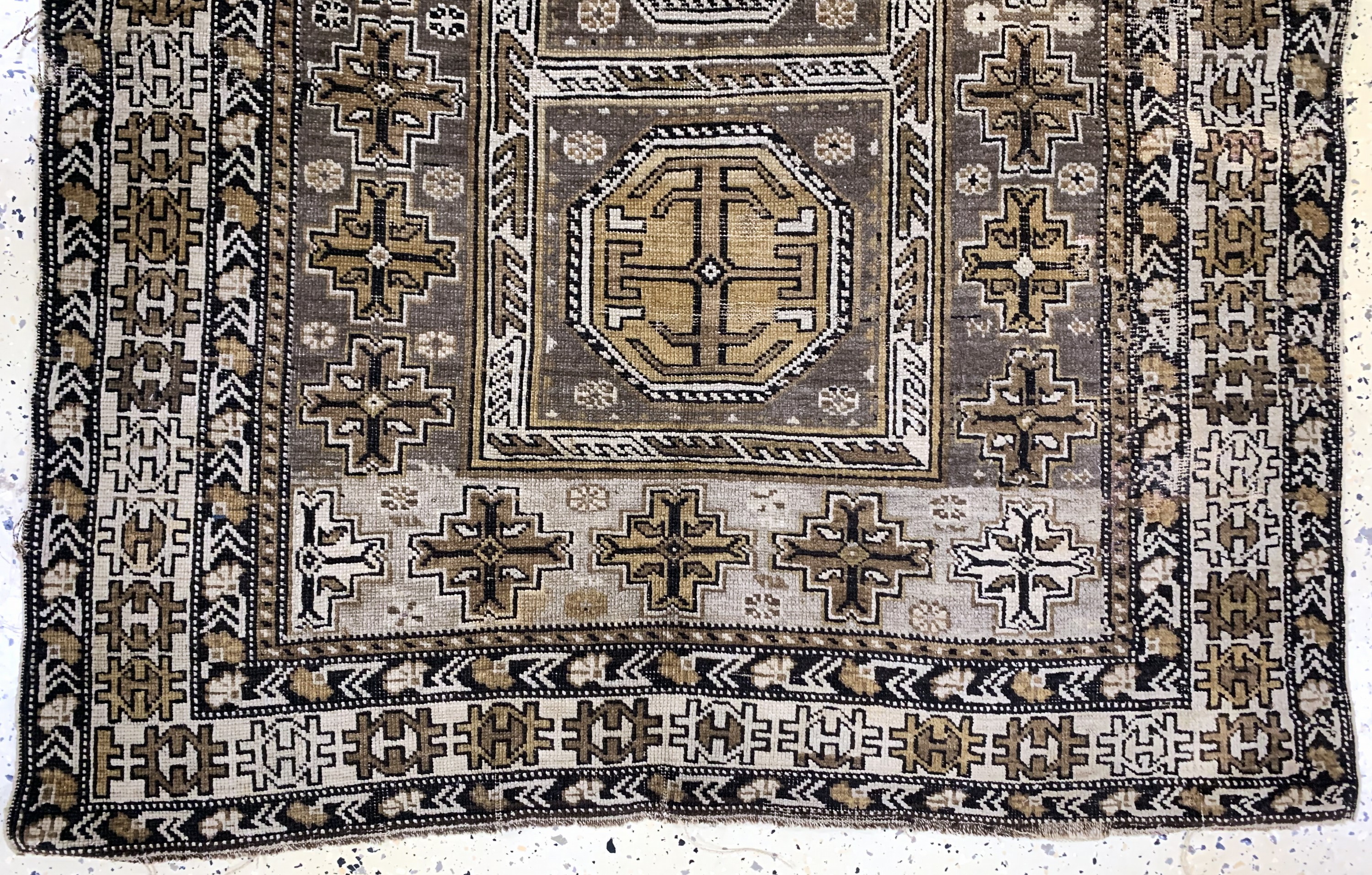 Detail b: Antiker Schirwan, Kaukasus, 19.Jhd, Wolle auf Wolle, ca. 136 x 110 cm, EHZ: 4