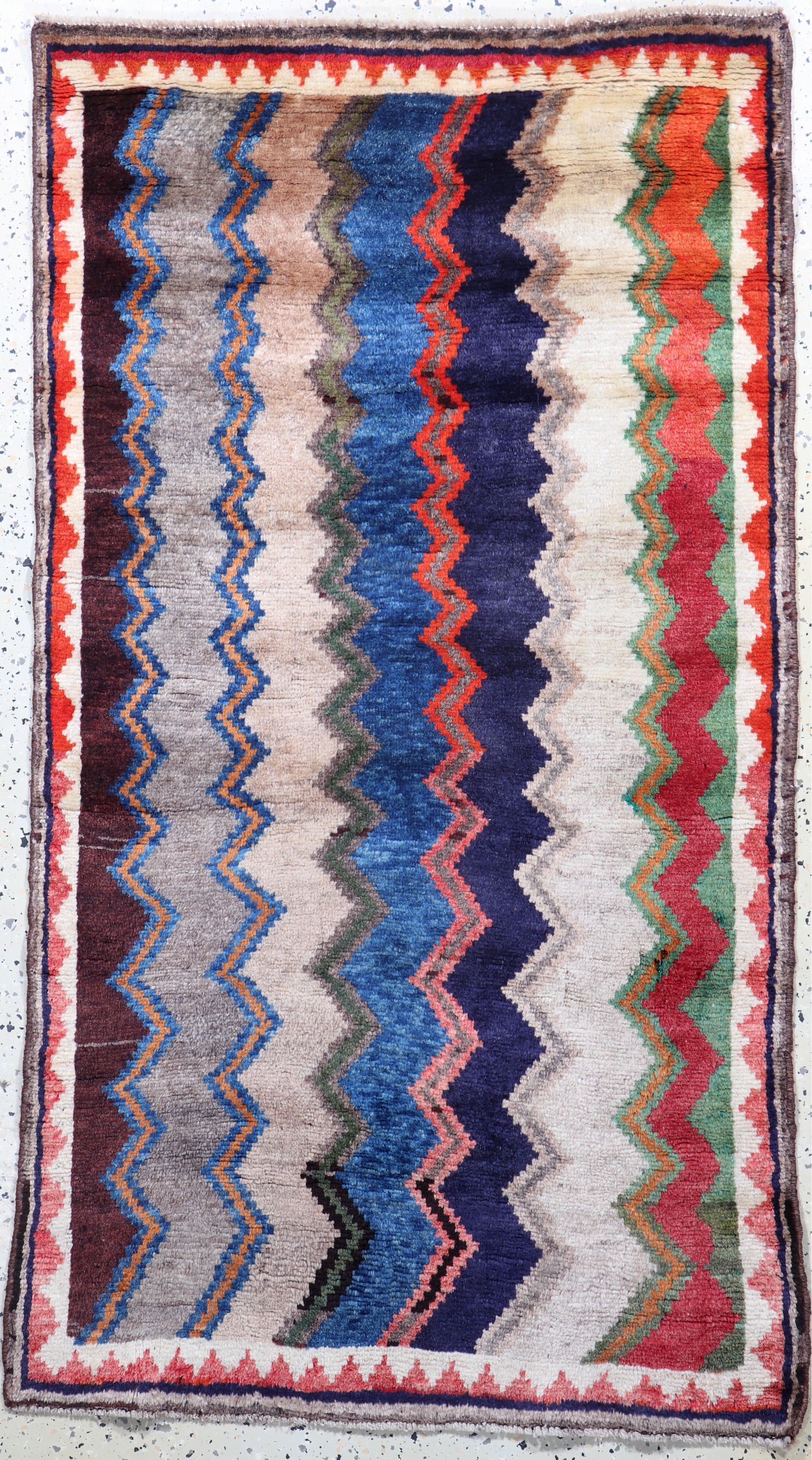 Gabbeh alt, Persien, Mitte 20.Jhd, Wolle auf Wolle, ca. 160 x 89 cm, Mottenfraß, EHZ: 2