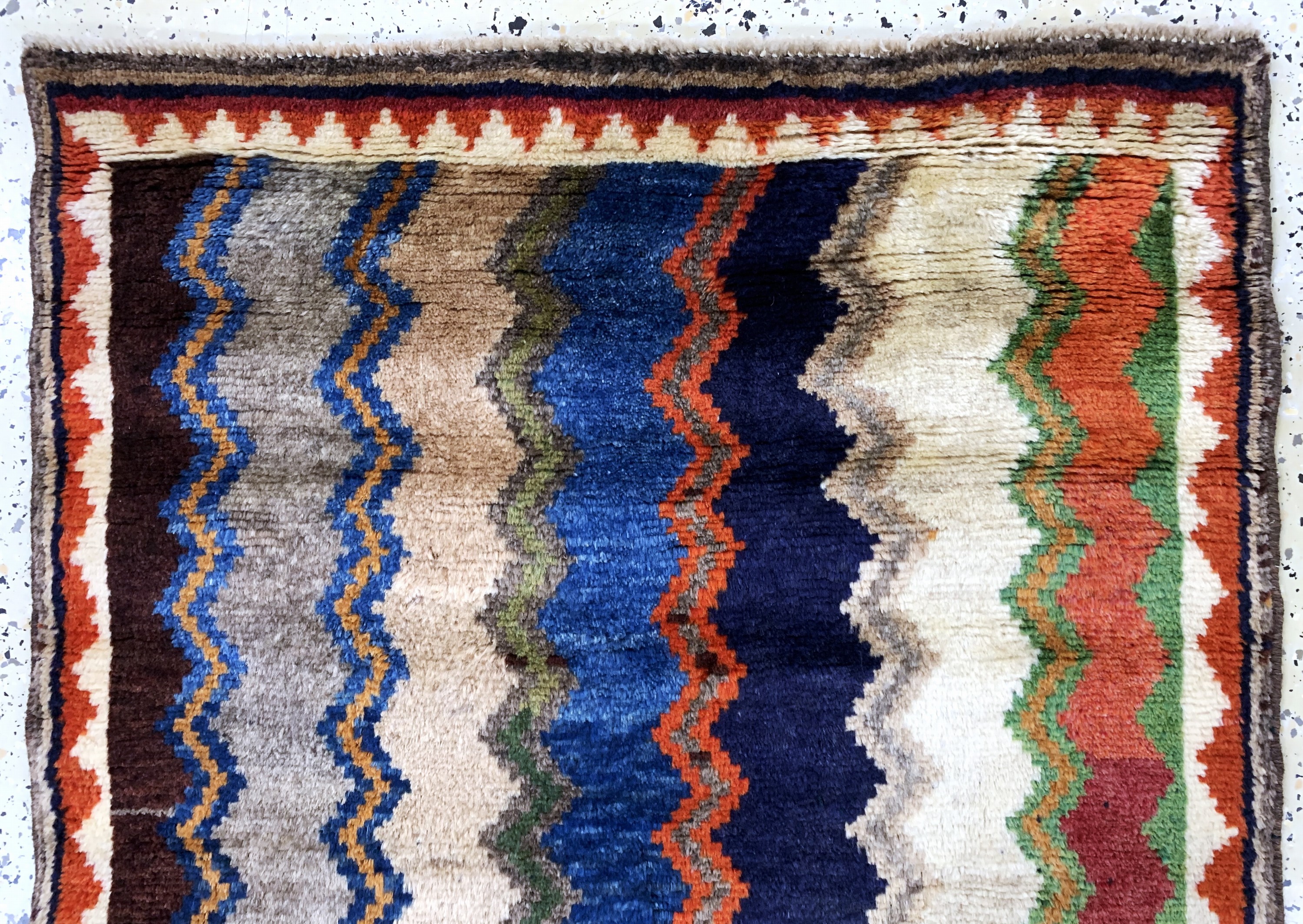 Detail a: Gabbeh alt, Persien, Mitte 20.Jhd, Wolle auf Wolle, ca. 160 x 89 cm, Mottenfraß, EHZ: 2
