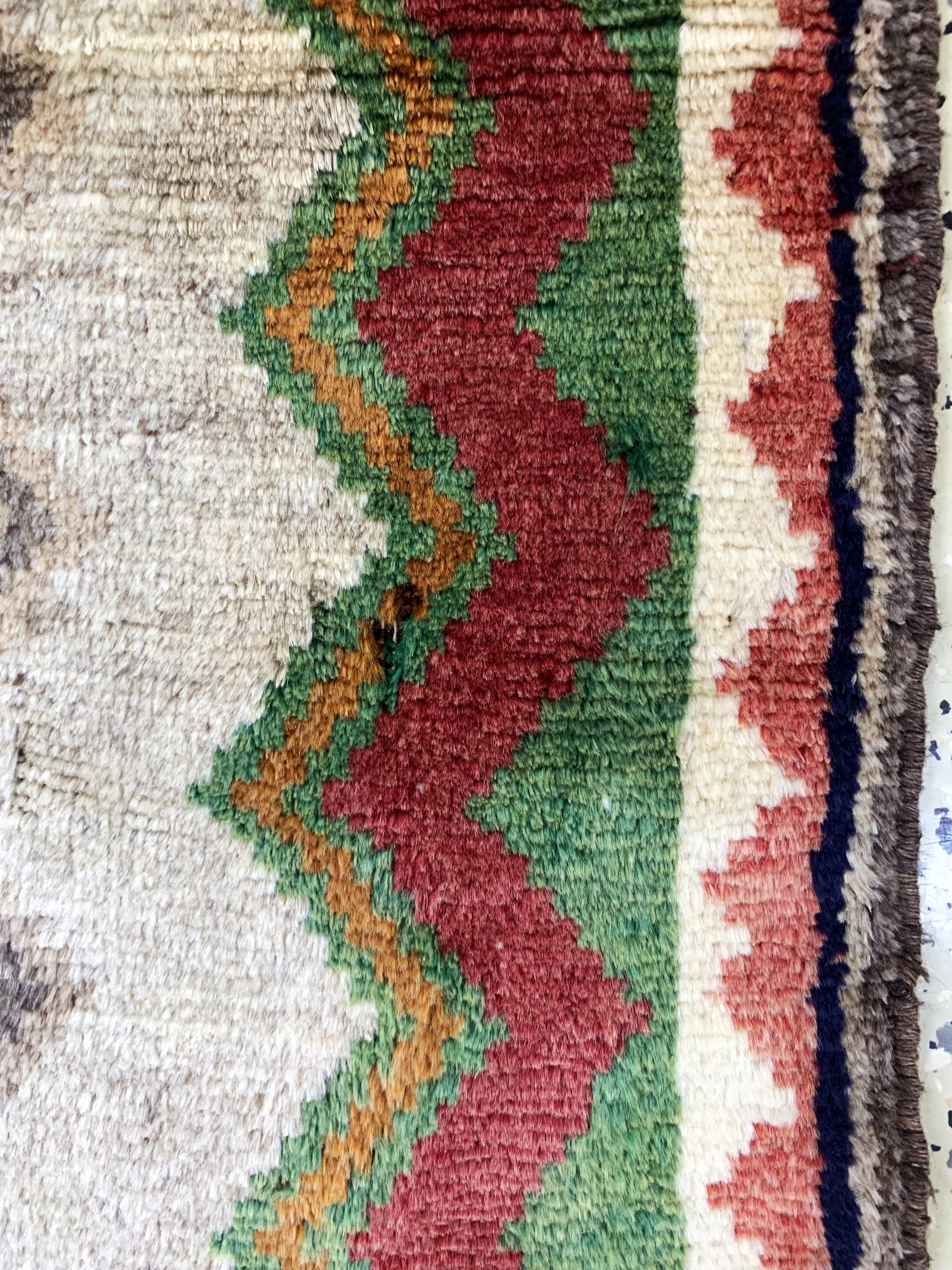 Detail d: Gabbeh alt, Persien, Mitte 20.Jhd, Wolle auf Wolle, ca. 160 x 89 cm, Mottenfraß, EHZ: 2