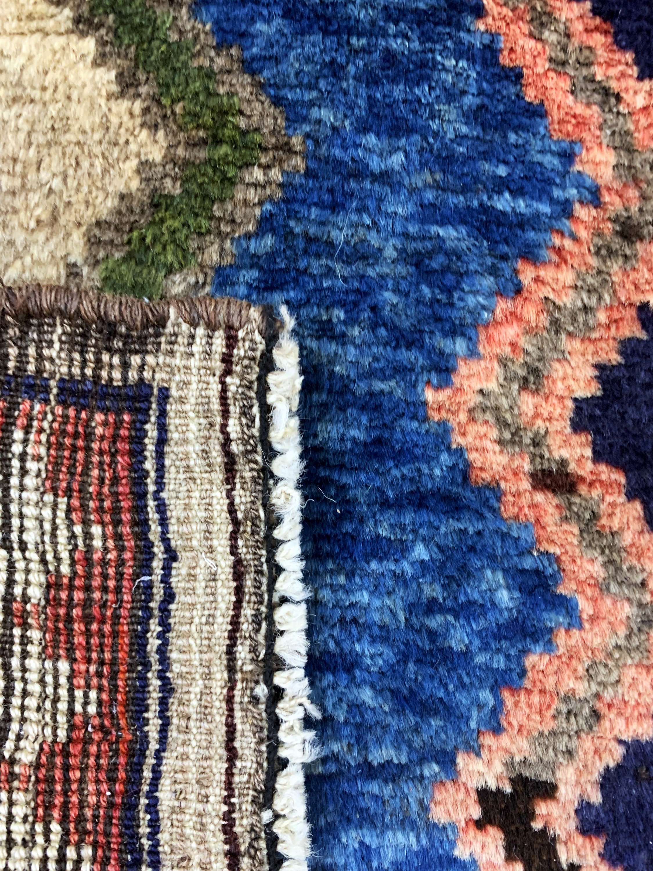 Detail e: Gabbeh alt, Persien, Mitte 20.Jhd, Wolle auf Wolle, ca. 160 x 89 cm, Mottenfraß, EHZ: 2