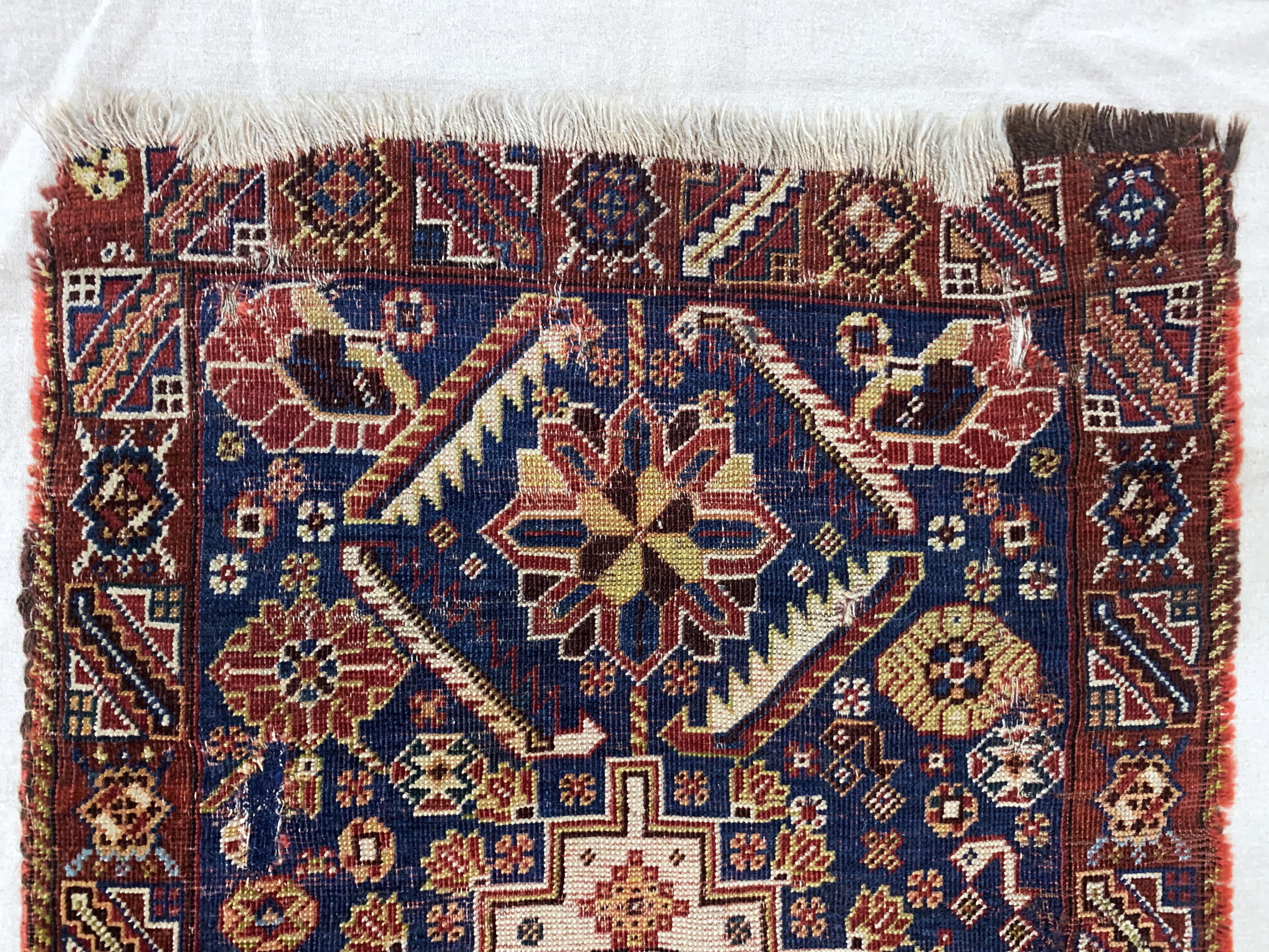Detail a: Antiker Ghaschgai, Persien, 19.Jhd, Wolle auf Wolle, ca. 110 x 68 cm, EHZ: 4, (auf Leinen genäht)