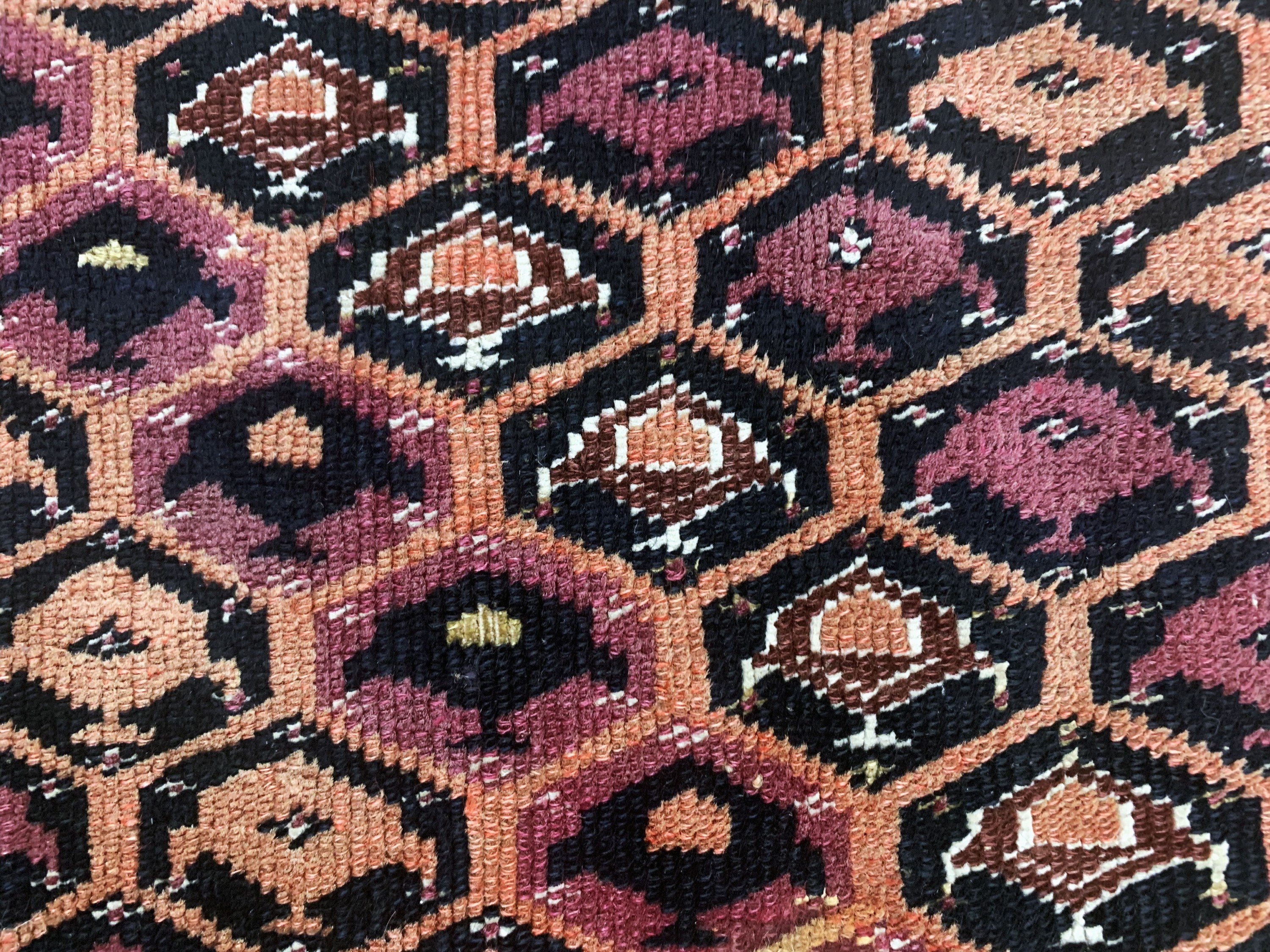 Detail d: Saryk Torba antik, Turkmenistan, 19.Jhd, Wolle mit"Seide"auf Wolle, ca. 148 x 38 cm, EHZ: 2