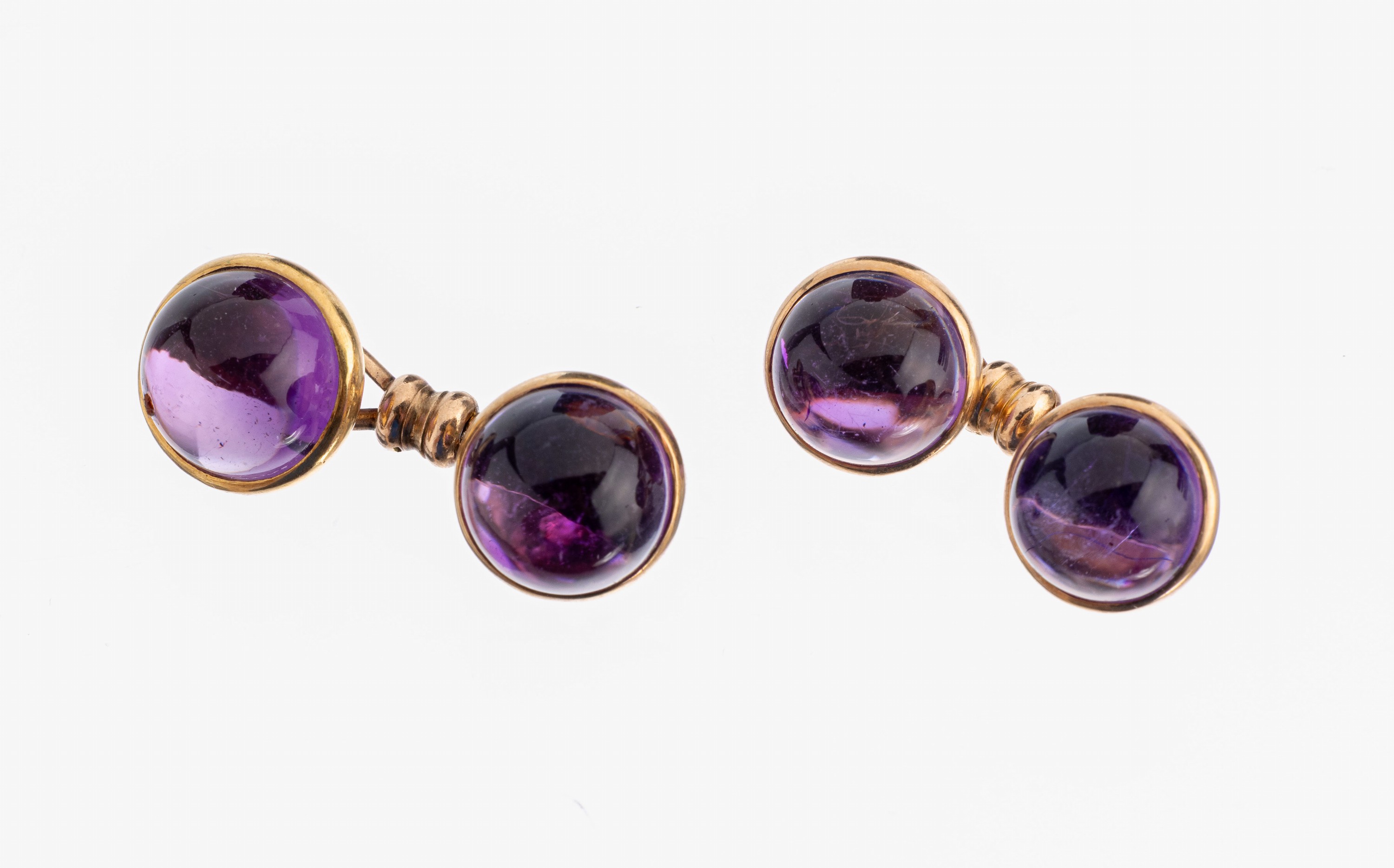 Paar 14 kt Gold Amethyst-Manschettenknöpfe, um1920, GG 585/000 gepr., schlichte Gestaltung, 4 runde Amethyst-Cabochons, ca. 7.9 g