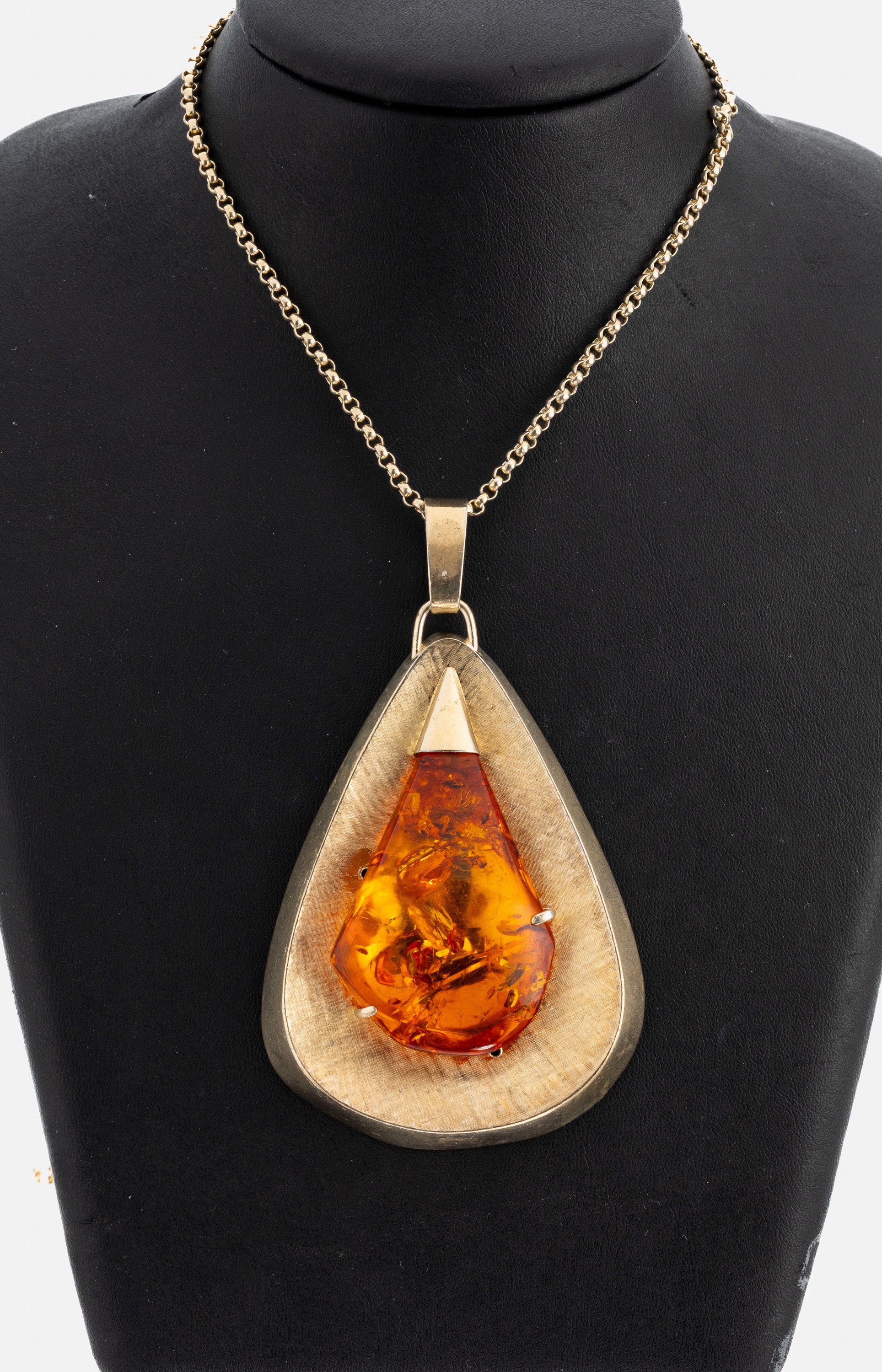 Image 26990179 - Bernstein-Anhänger, 1950/60er Jahre, 835er Silber verg., mart. sat., gr. Bernstein,2 ...