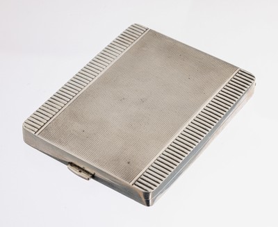 Zigarettenetui, Österreich Wien nach 1922,  900er Silber, schlichtes zeitloses Design, ca.9.5 x 7.5 cm, innen Reste einer Vergoldung, wohl orig. ...