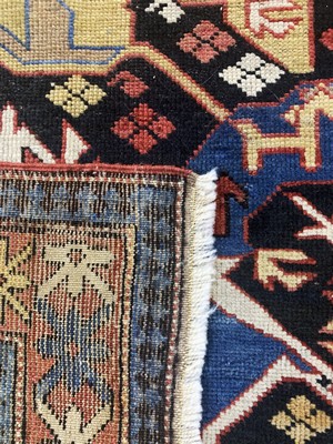 26990117g - Antiker Schirwan, Kaukasus, 19.Jhd, Wolle auf Wolle, ca. 165 x 126 cm, EHZ: 2, ...